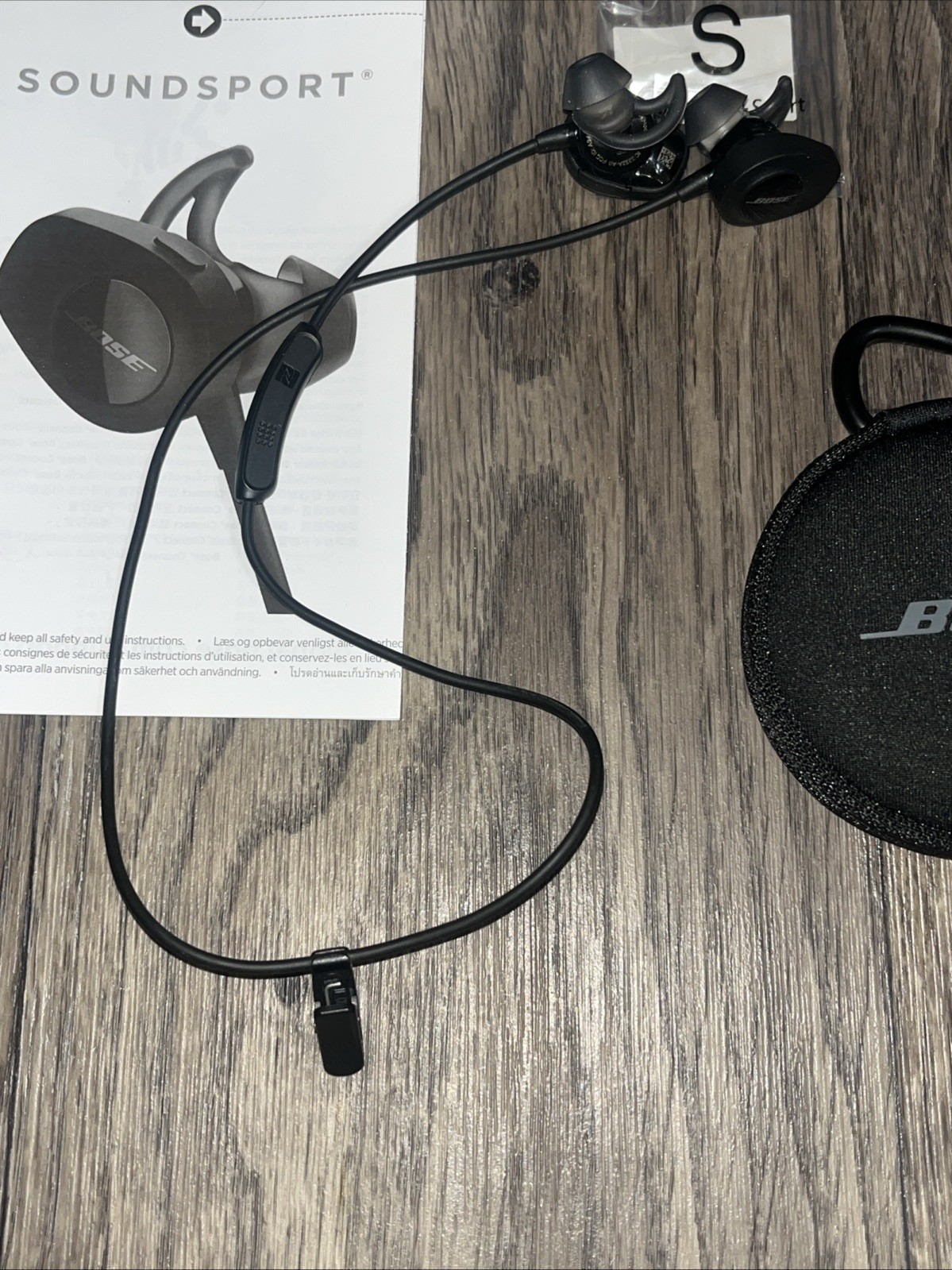 Bose 761529-0010 SoundSport Wireless in Ear Neckband Headphones Black + Extras