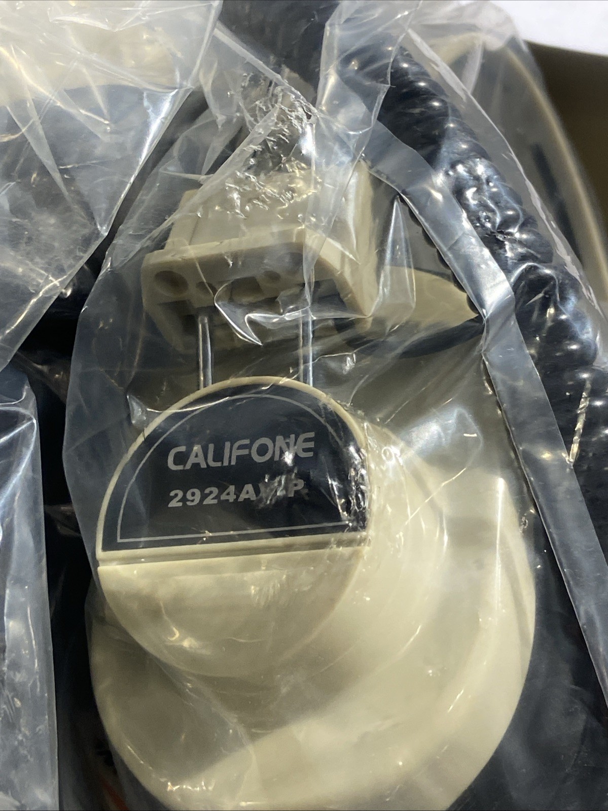 8x Califone 2924AV-P Headphones, 1x Listening Station 1218AV-PY & Case