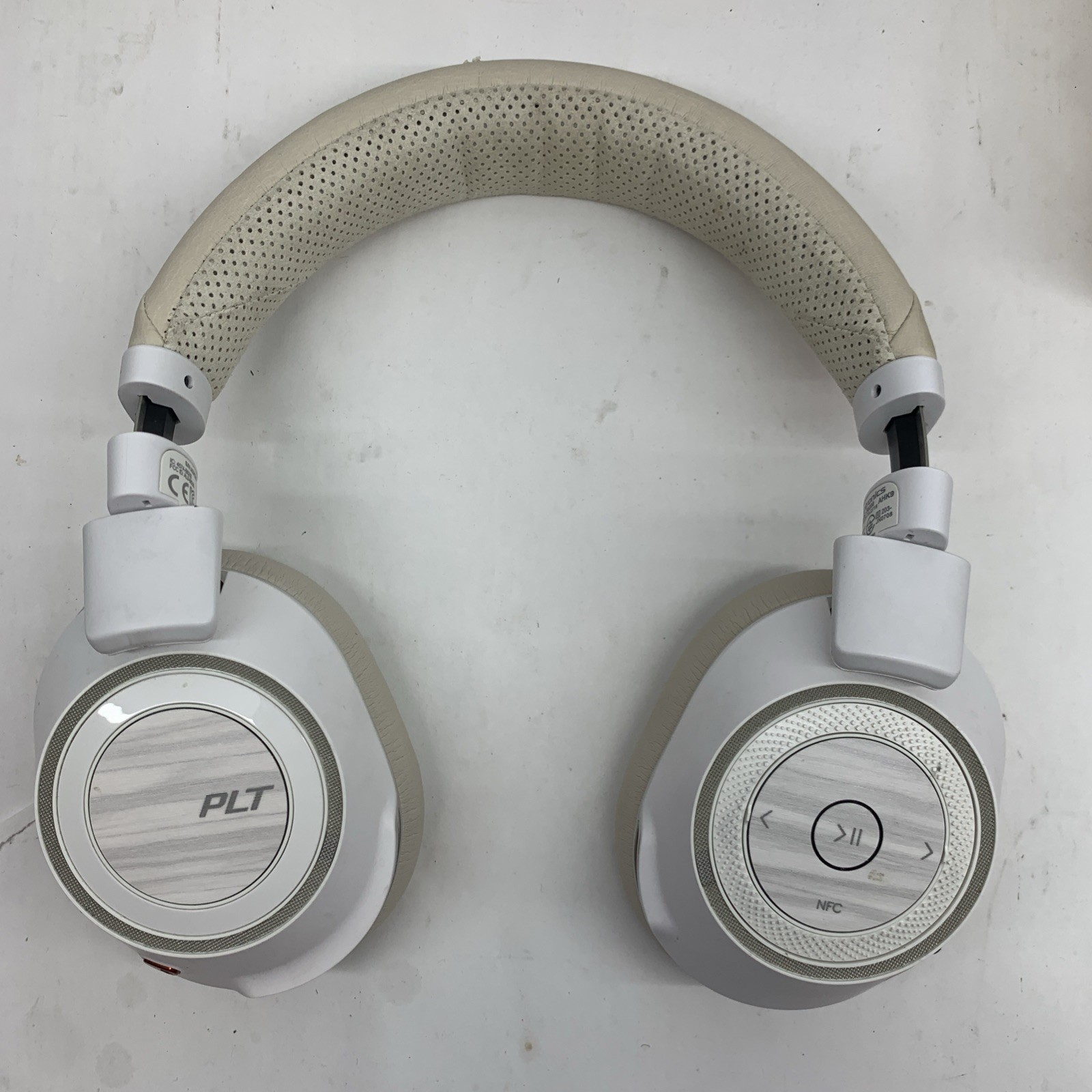 Plantronics Voyager PLT B8200 Bluetooth Headphones No Dongle