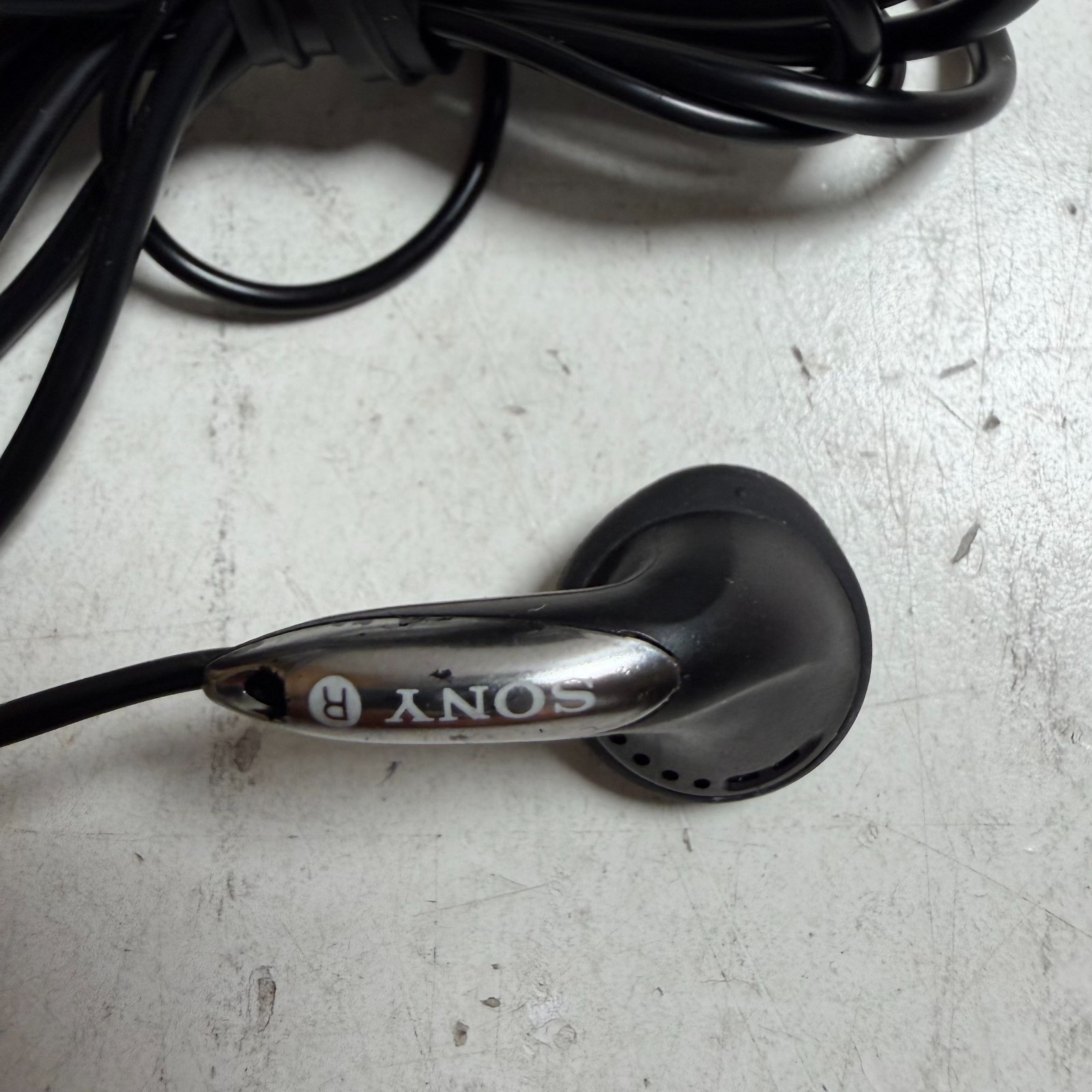 Sony MDR-E837 Black 3.5mm TRS Jack 16 Ohm Stereo Wired Classic Earbud Headphones