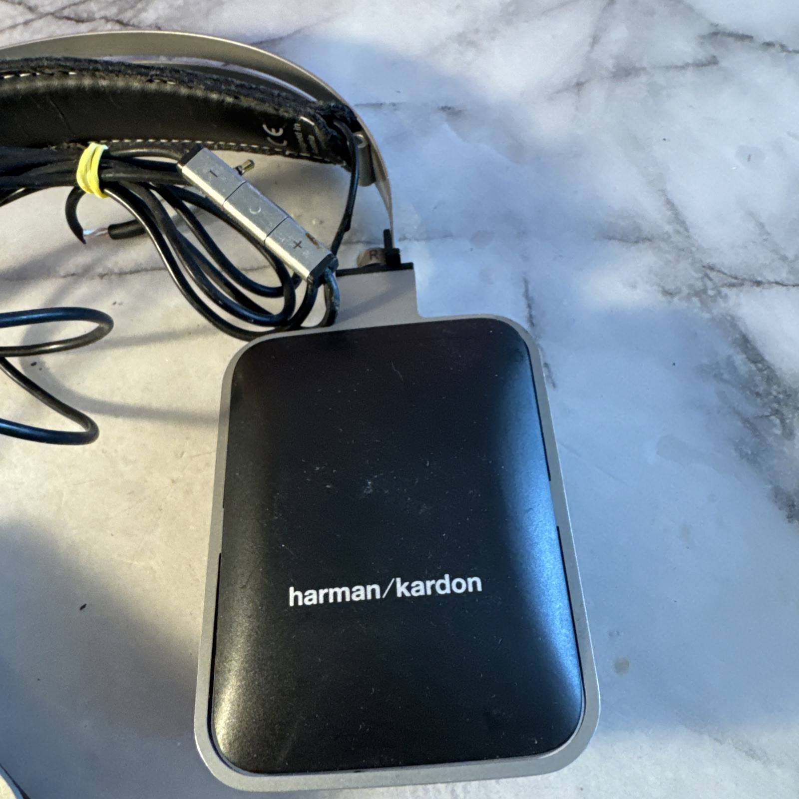 Broken Harman Kardon Wired On-Ear Headphones Black HAR KAR-CL Broken (see Pic)