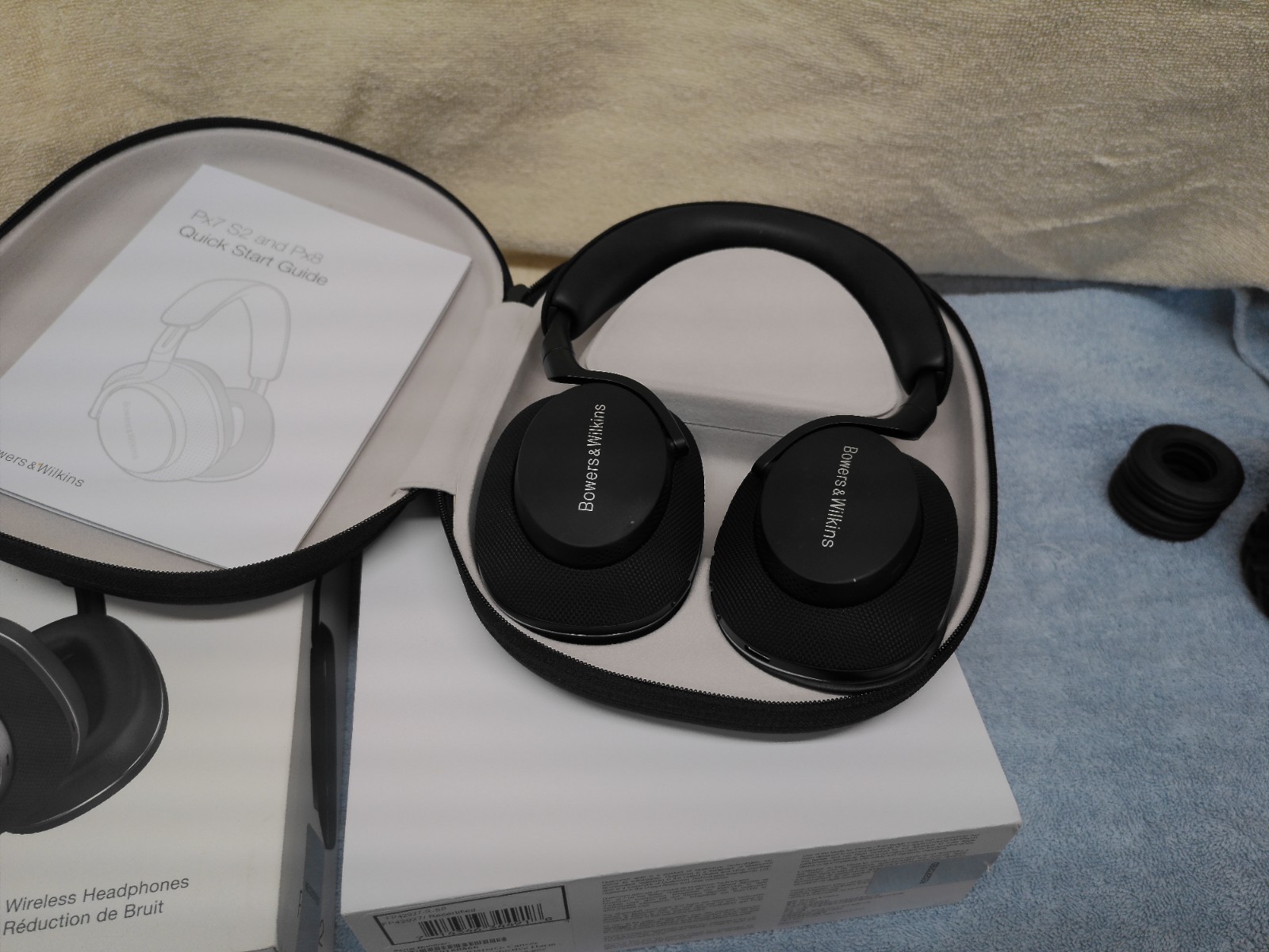 Bowers and Wilkins Px7 S2 sealed box.