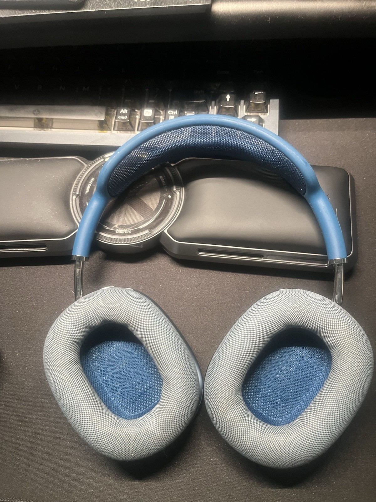 Apple AirPods Max Wireless Bluetooth Headphones Lighting