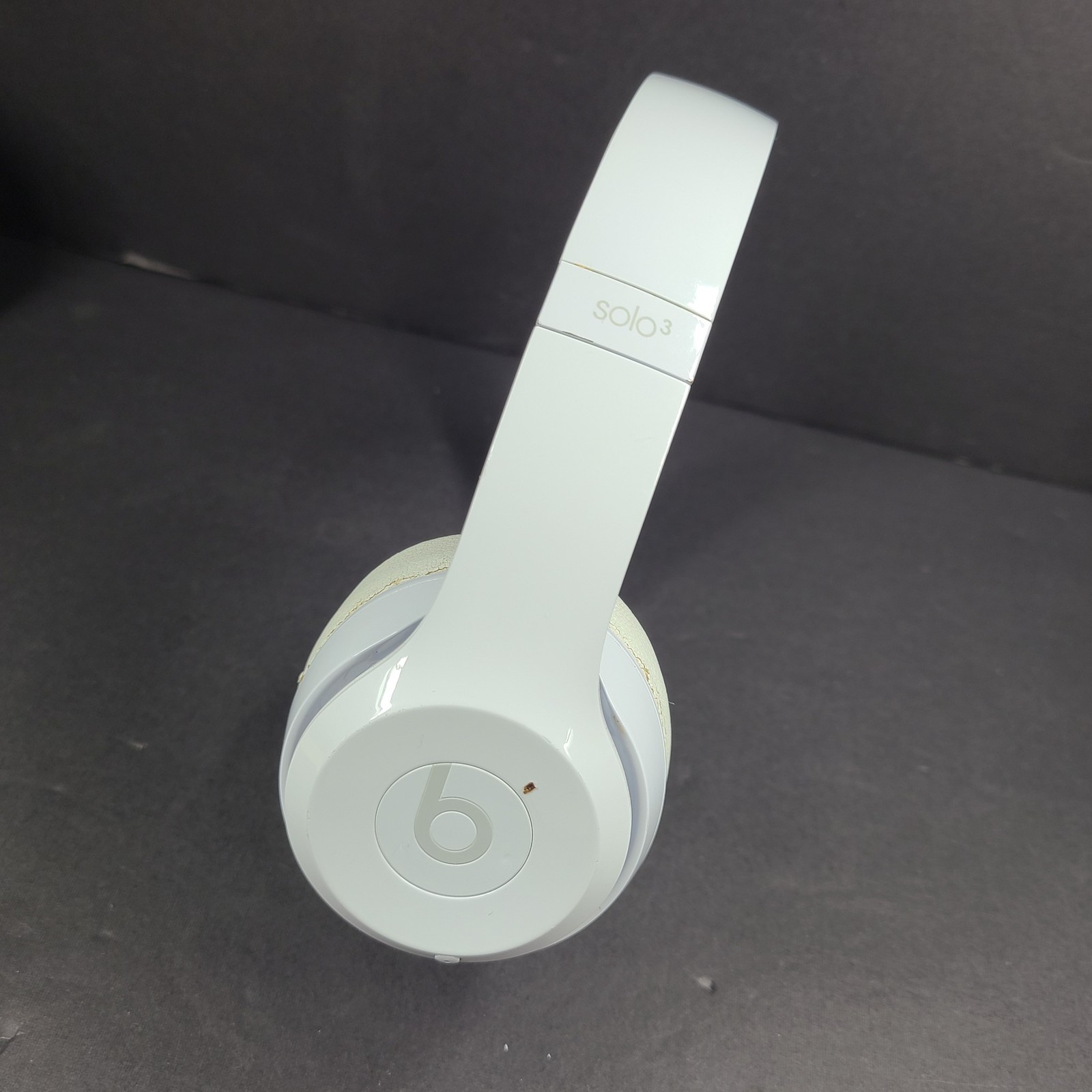Beats by Dr. Dre Beats Solo3 Wireless On-Ear Headphones – Gloss White A1796