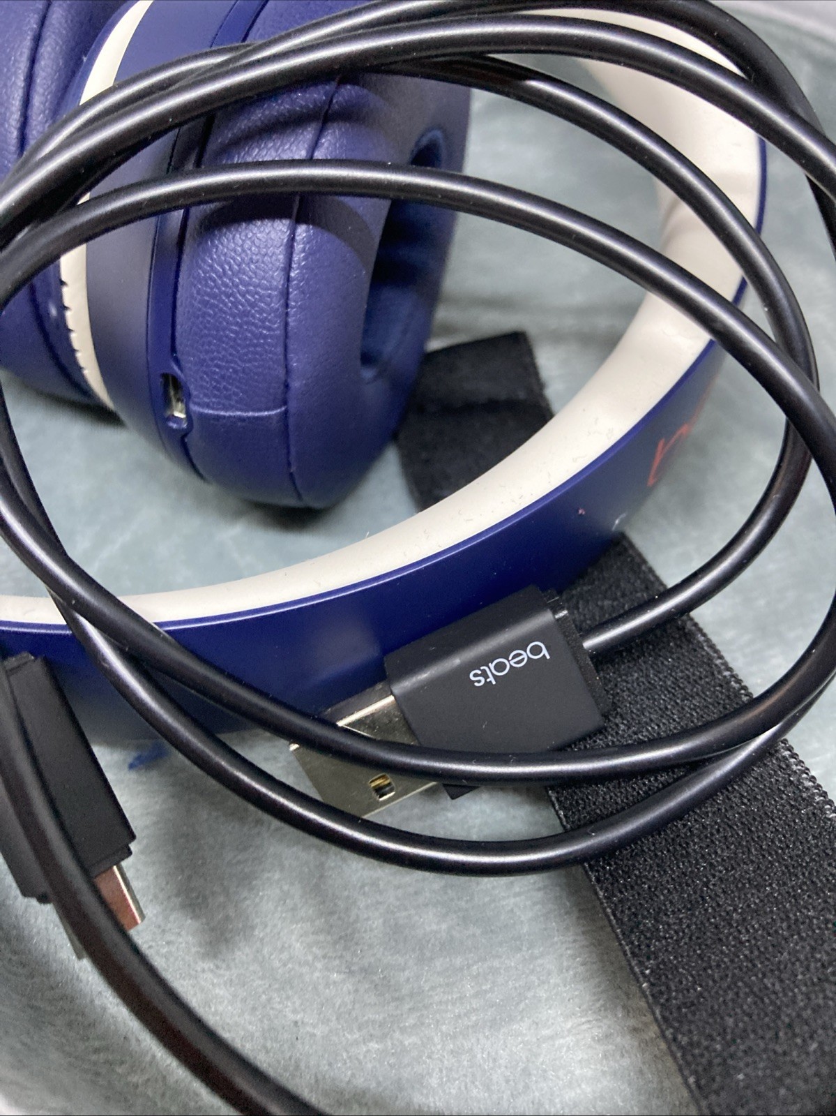 Beats Solo3 Wireless On-Ear Headphones Navy Blue, Red, White with case and cable
