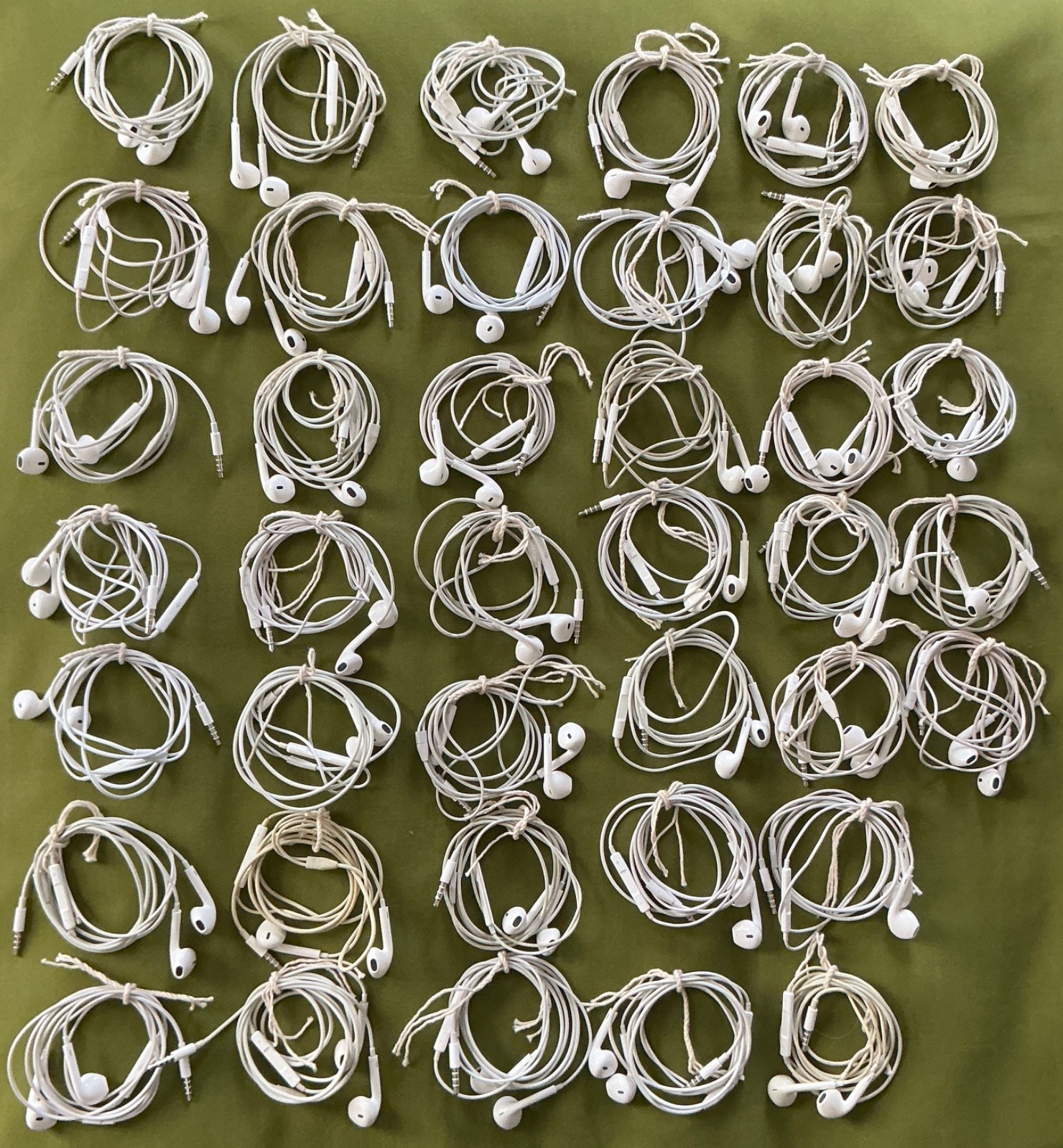 Lot 40 Apple EarPods (3.5mm Headphone Plug) White EXC Tested Remote + Mic OEM