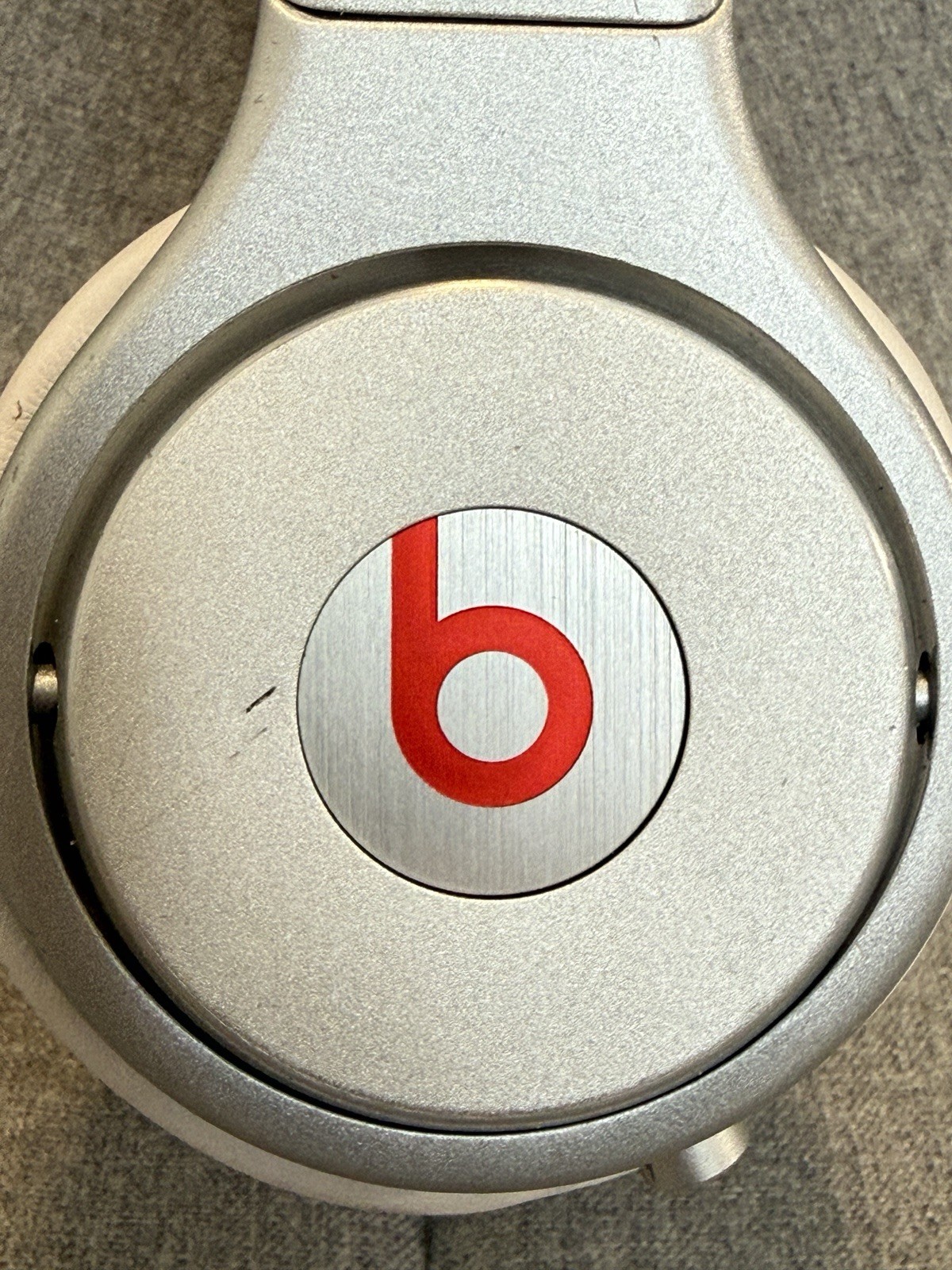 Beats by Dr. Dre Pro White/Silver Over the Ear Headphones Very Good Condition
