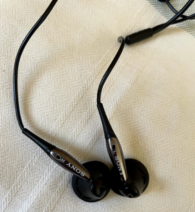 1pcs Sony MDR-E848 In-Ear Earphones