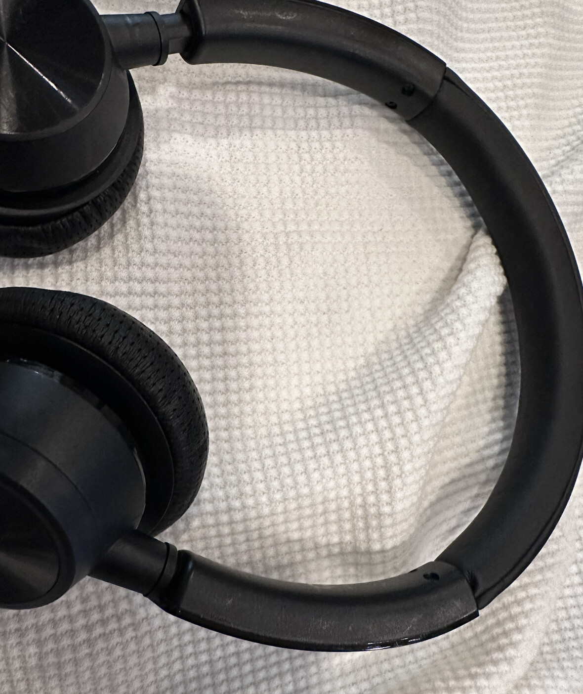 Plantronics Over the Ear Headphones BW3300 With Mesh Zipper Case & Connect Wire