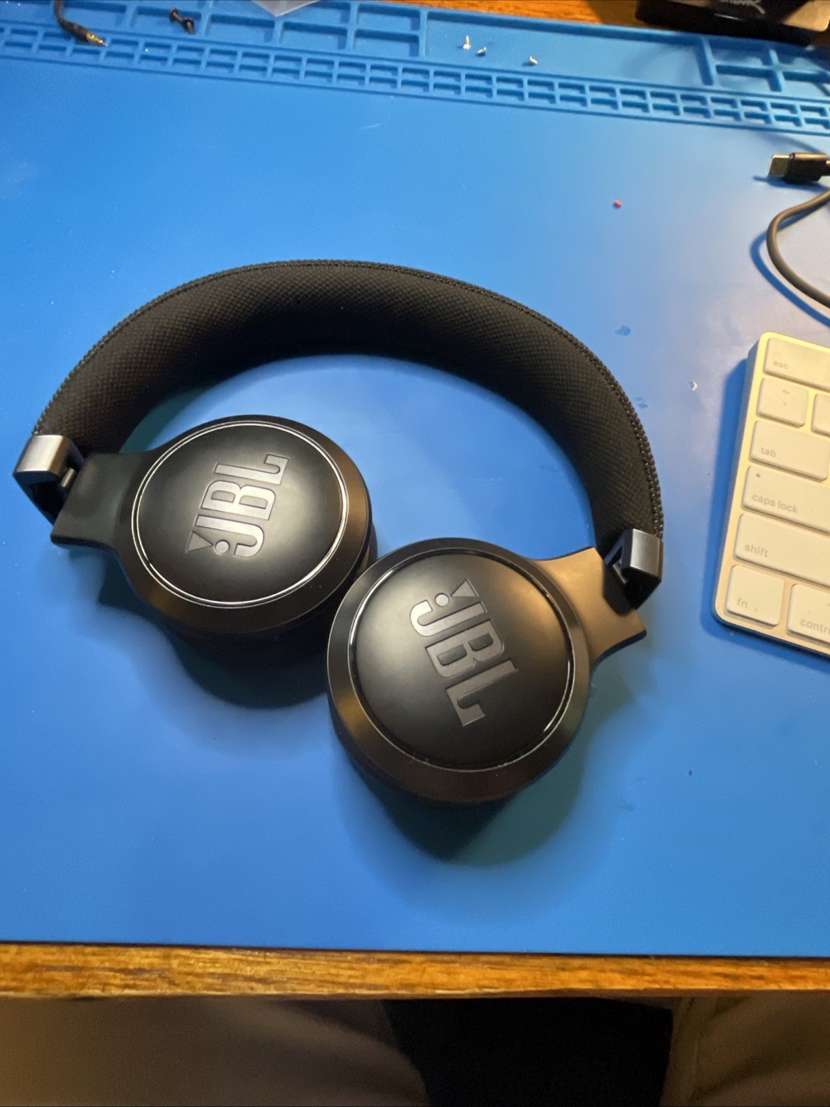 Near Mint JBL LIVE 460NC Wireless Noise Cancelling On-Ear Headphones Black