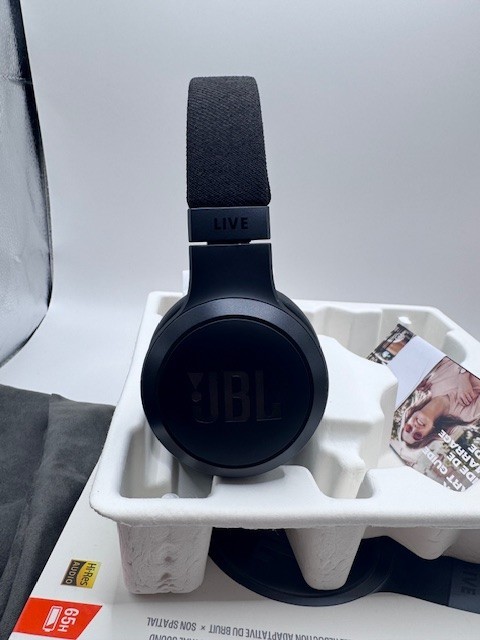 JBL Live 675NC Wireless Over-Ear Headphones Noise Cancelling Bluetooth Headset