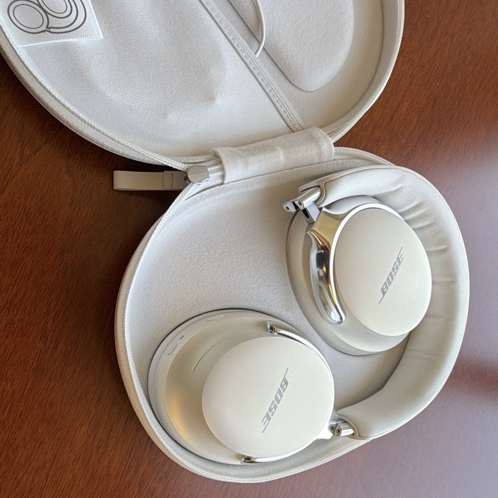 Bose White Over-Ear Ear-Cup Headband Headphones with Carry Case