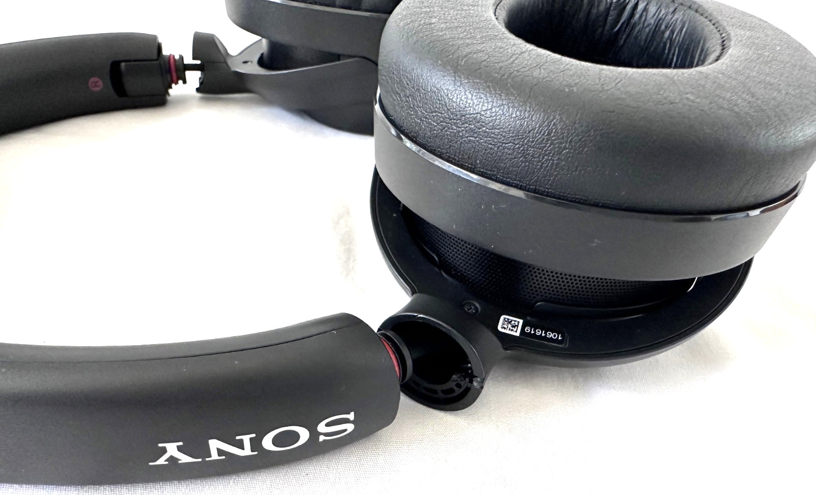 Sony ULT WEAR 900N Wireless Noise Canceling Headphones Black Works But Broken
