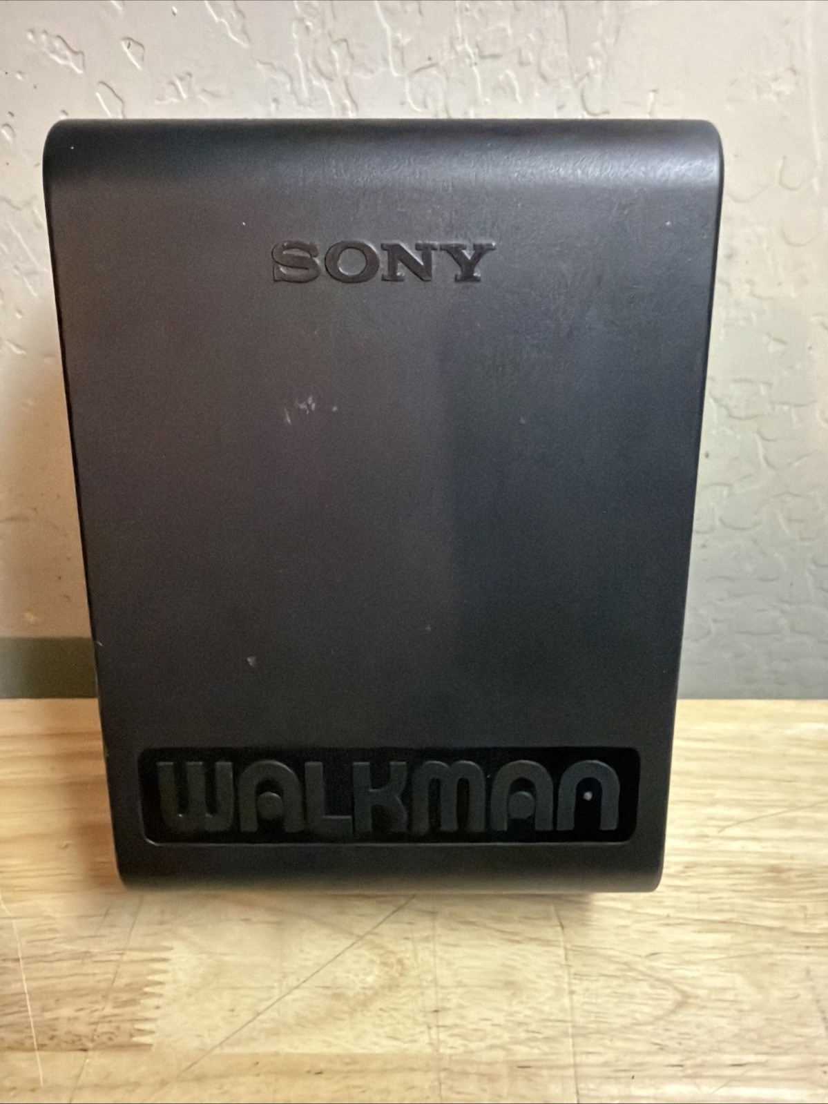 SONY WALKMAN MDR-A20 TURBO HEADPHONES W/ CHARGER AND WM-F702 HARD PLASTIC CASE