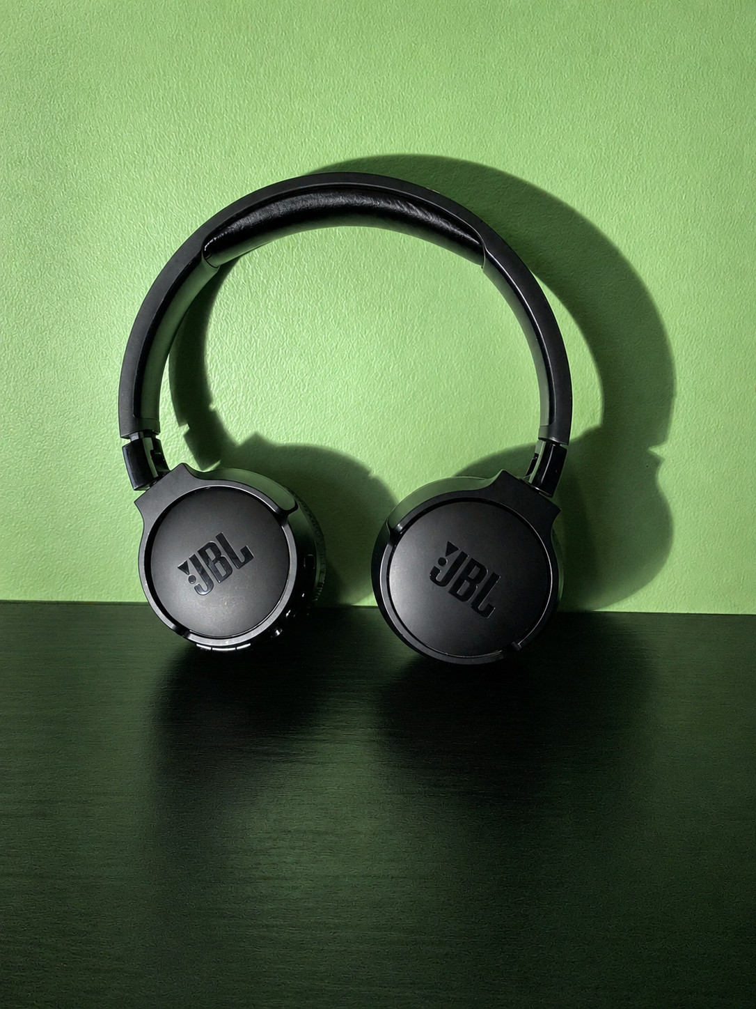 JBL TUNE 670NC ADAPTIVE NOISE CANCELLING WITH SMART AMBIENT WIRELESS (BLACK)
