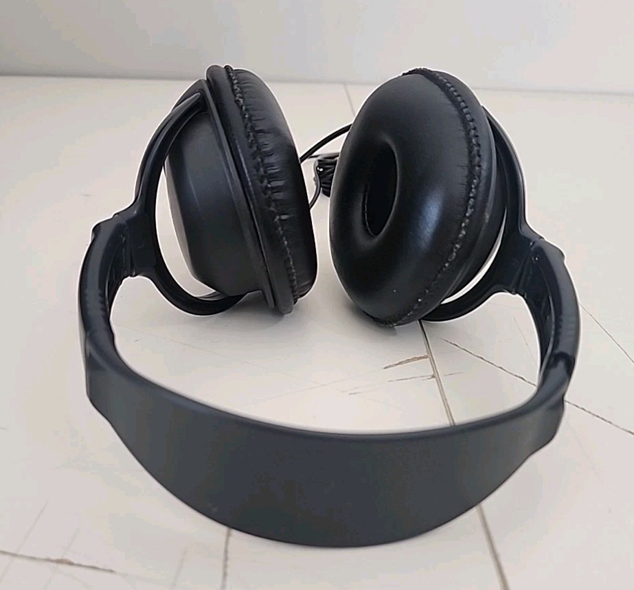 Vintage Sony MDR CD250 Digital Reference Corded Stereo Headphones 30mm Drivers