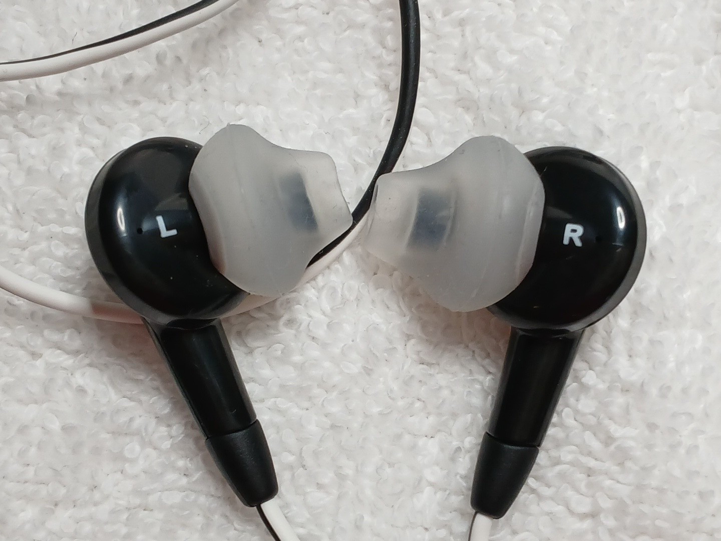 Bose IE2 In-Ear Wired Audio Headphones 3.5mm Jack Black White Cord TriPort VTG