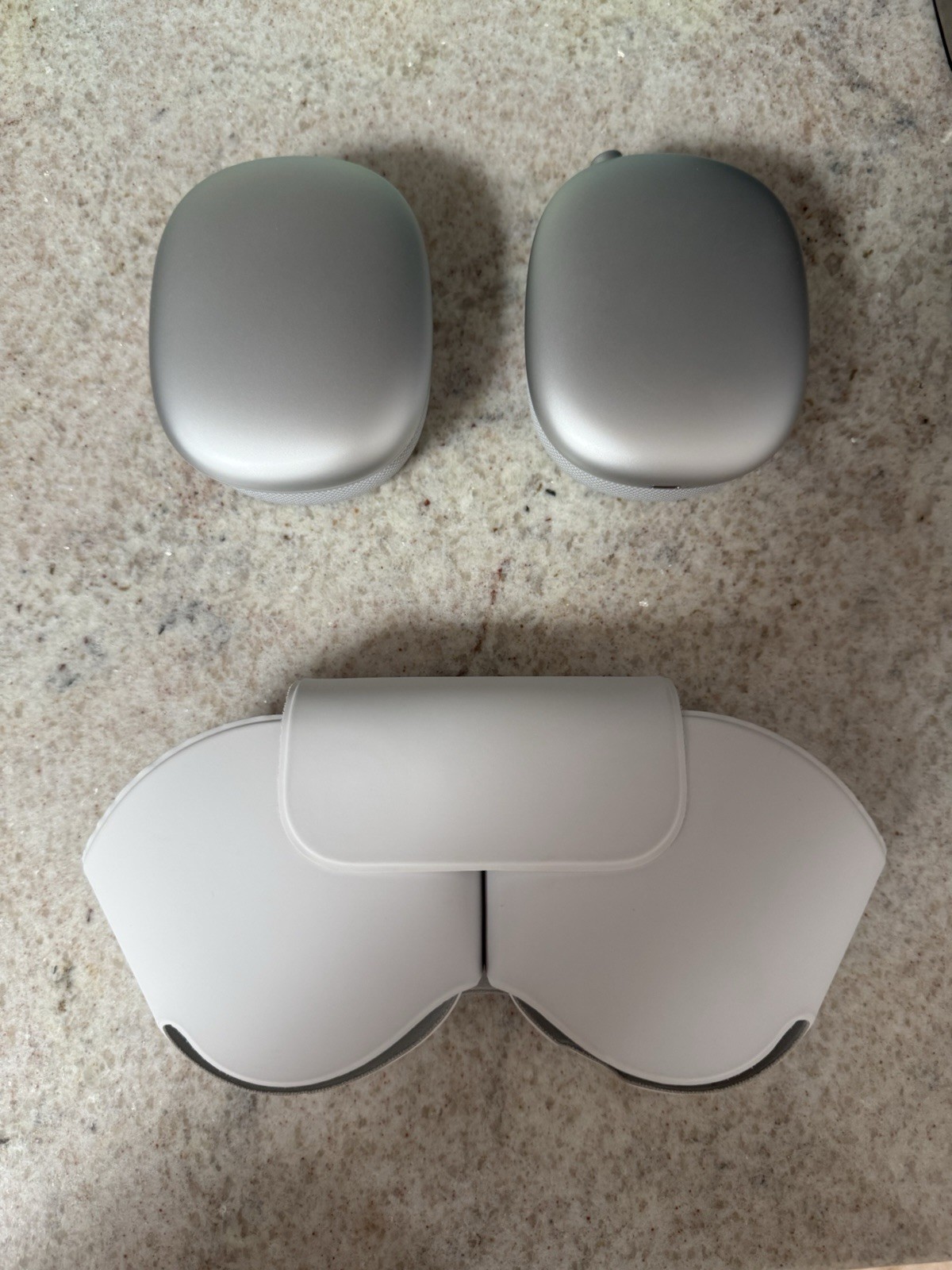 Apple AirPods Max Silver Bluetooth Wireless Over-Ear Headphones w/ Smart Case