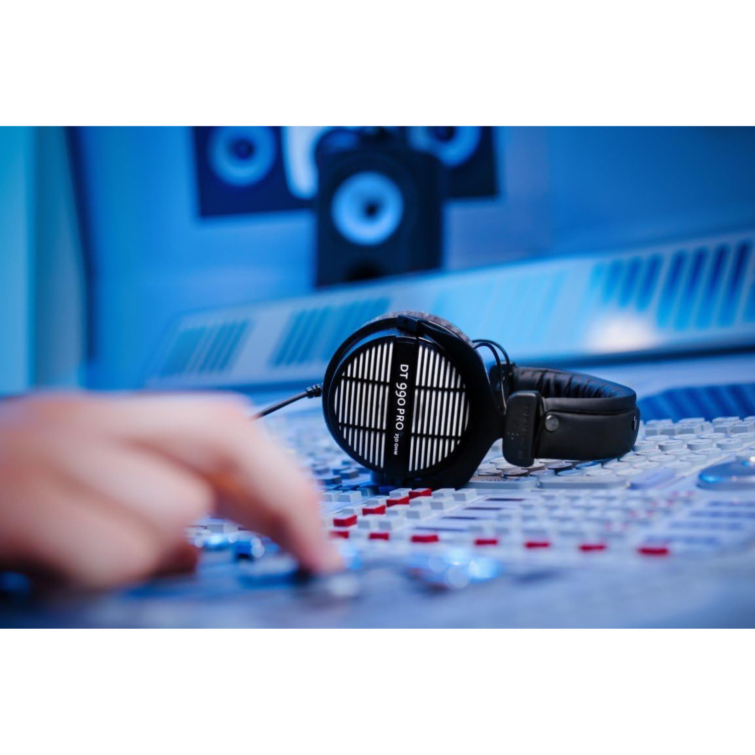Beyerdynamic DT 990 Pro 250 ohm Over-Ear Studio Headphones for Mixing, Gray