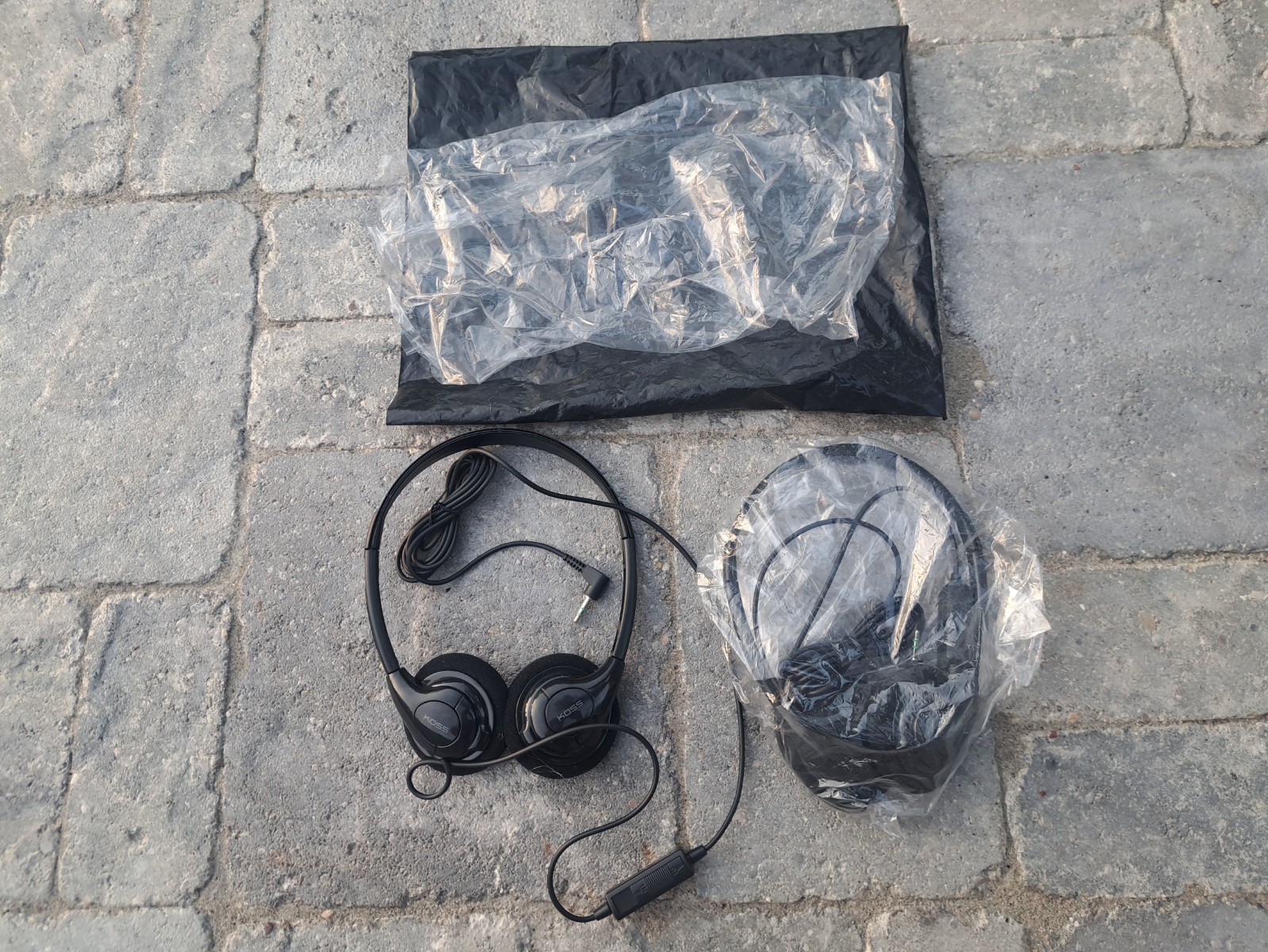 NEW KOSS GENERAL MOTORS BRANDED HP/6 HEADPHONES NIB – LOT OF 2 Piece Set NOS
