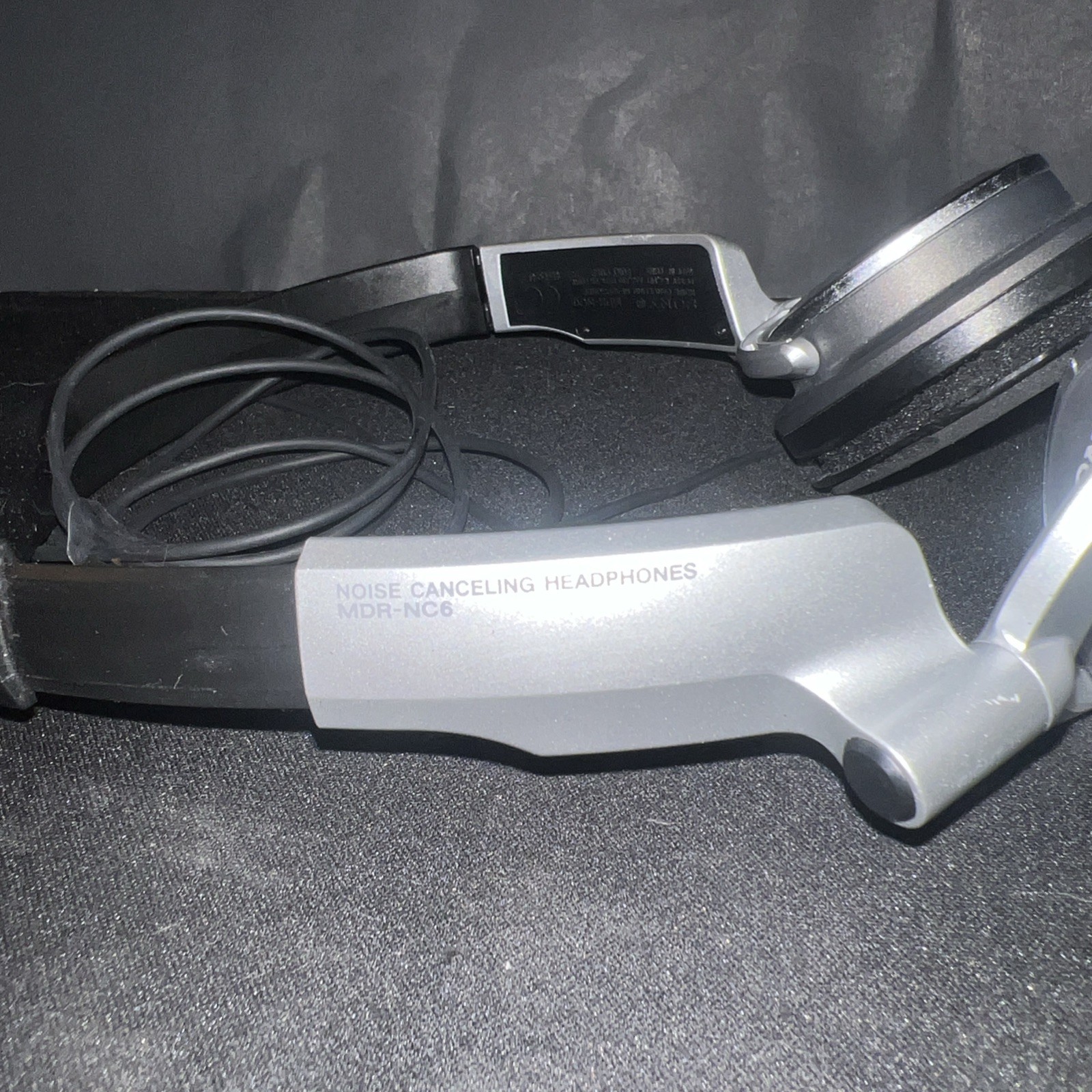 Sony MDR-NC6 Noise Cancelling Headphones FOR PARTS ONLY needs ear cushion