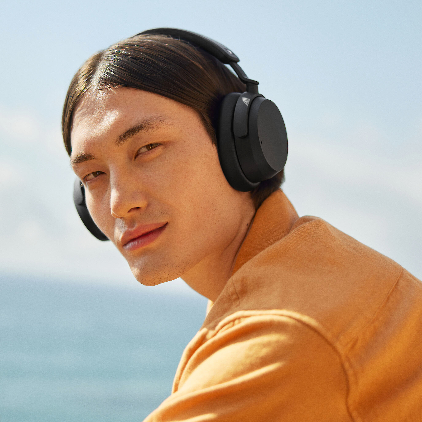 Sennheiser Accentum Wireless Over-ear Headphones