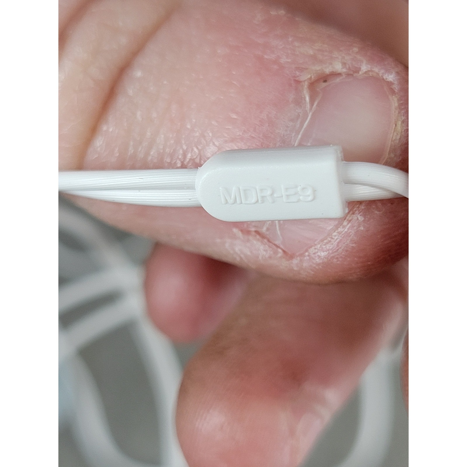 Sony MDR-E9 Wired In-Ear Earbuds White Blue 3.5mm Jack Vintage Walkman Style