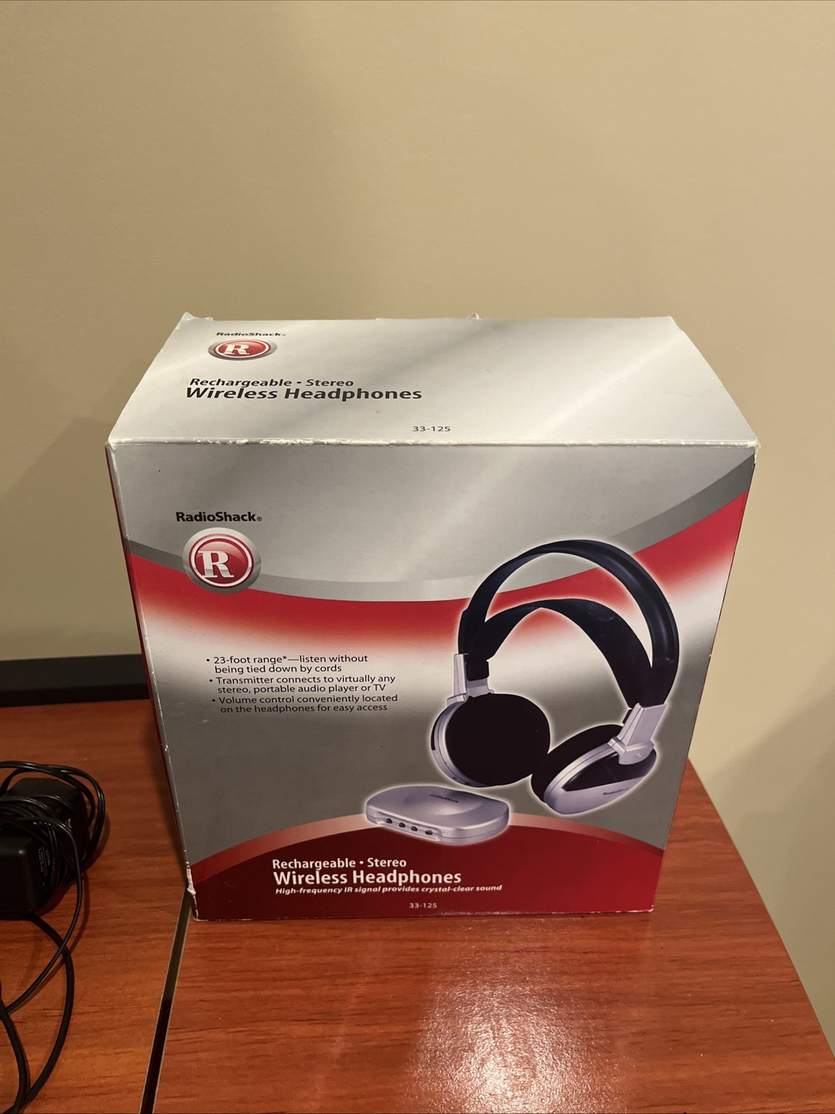 Radio Shack – Rechargeable Stereo Wireless Headphones w/ Transmitter (33-125)