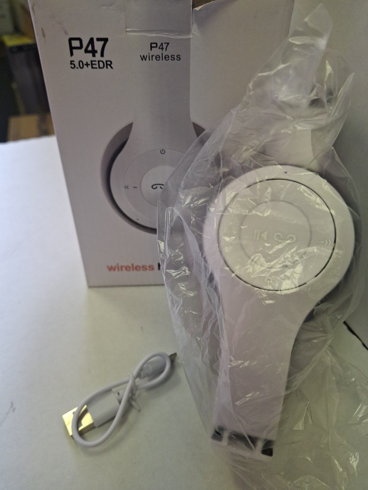 P47 5.0+EDR Wireless Bluetooth Over the Ear Headphones – Damaged Box – Disc S&H
