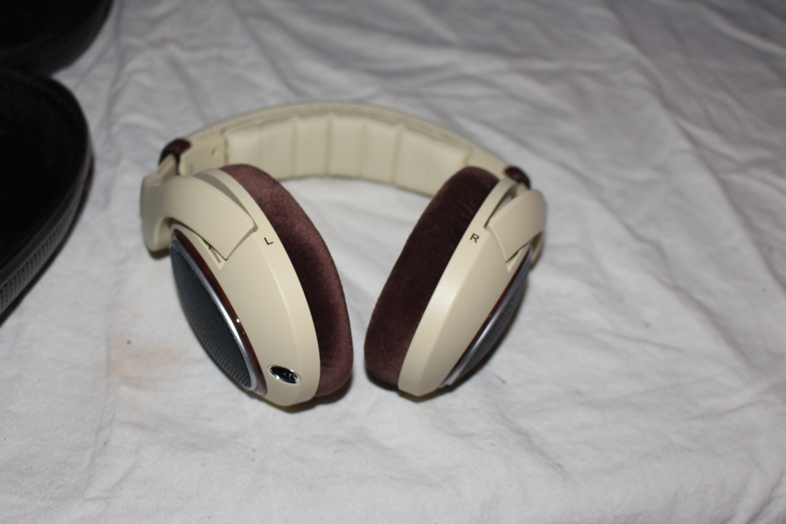 SENNHEISER HD598 Open type Headphones with case