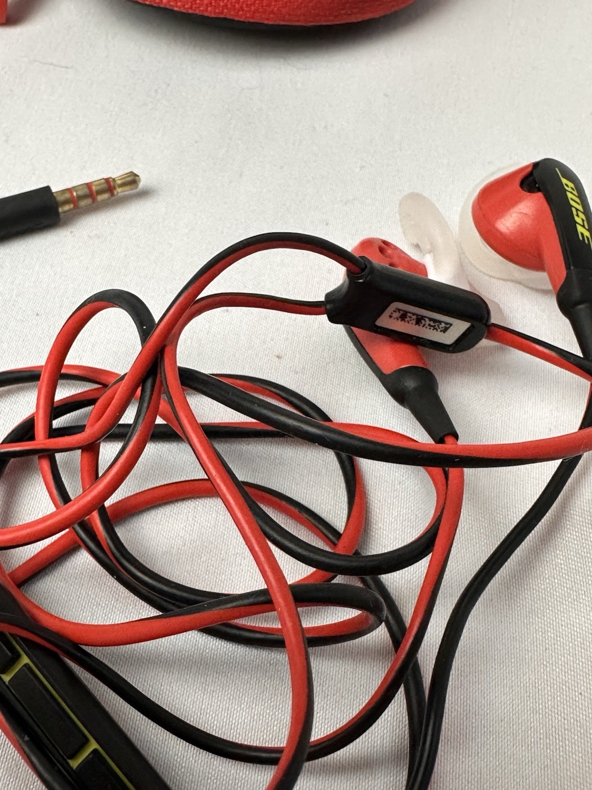 Bose Soundtrue In Ear WIRED Earphones Earbuds Red & Black with Case