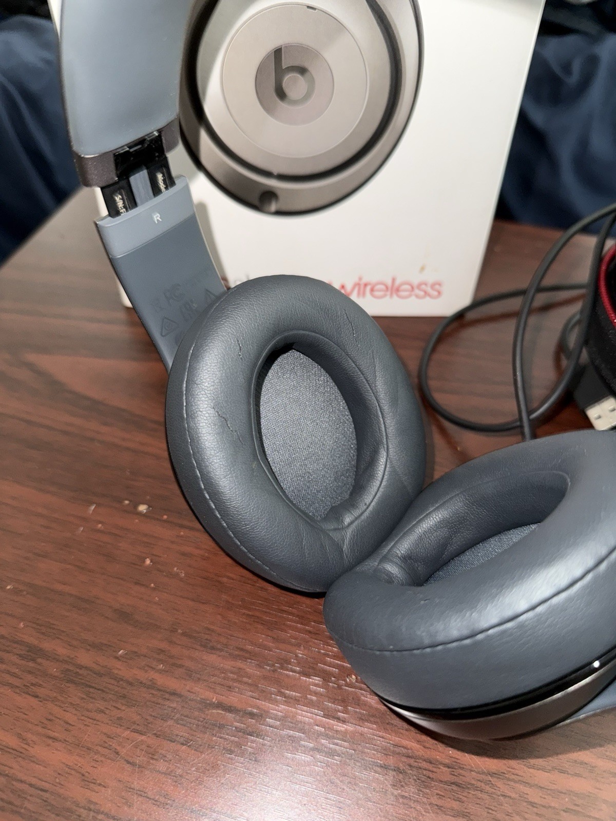 Beats by Dr. Dre Studio Wireless Over the Ear Headphones – Titanium – USED W BOX