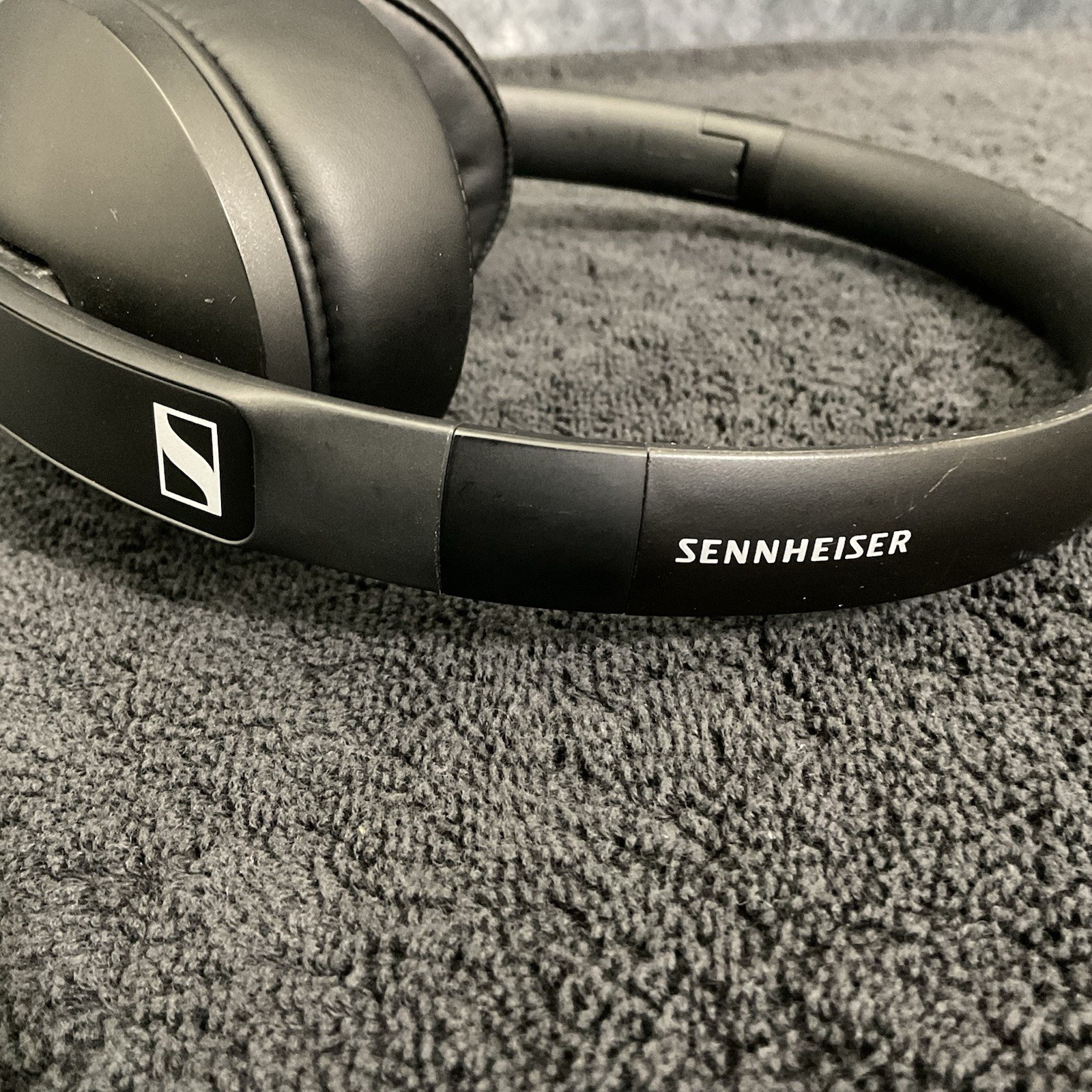 Sennheiser HD 300 Closed Back, FOLDABLE Around Ear Headphone – NEW W/O BOX