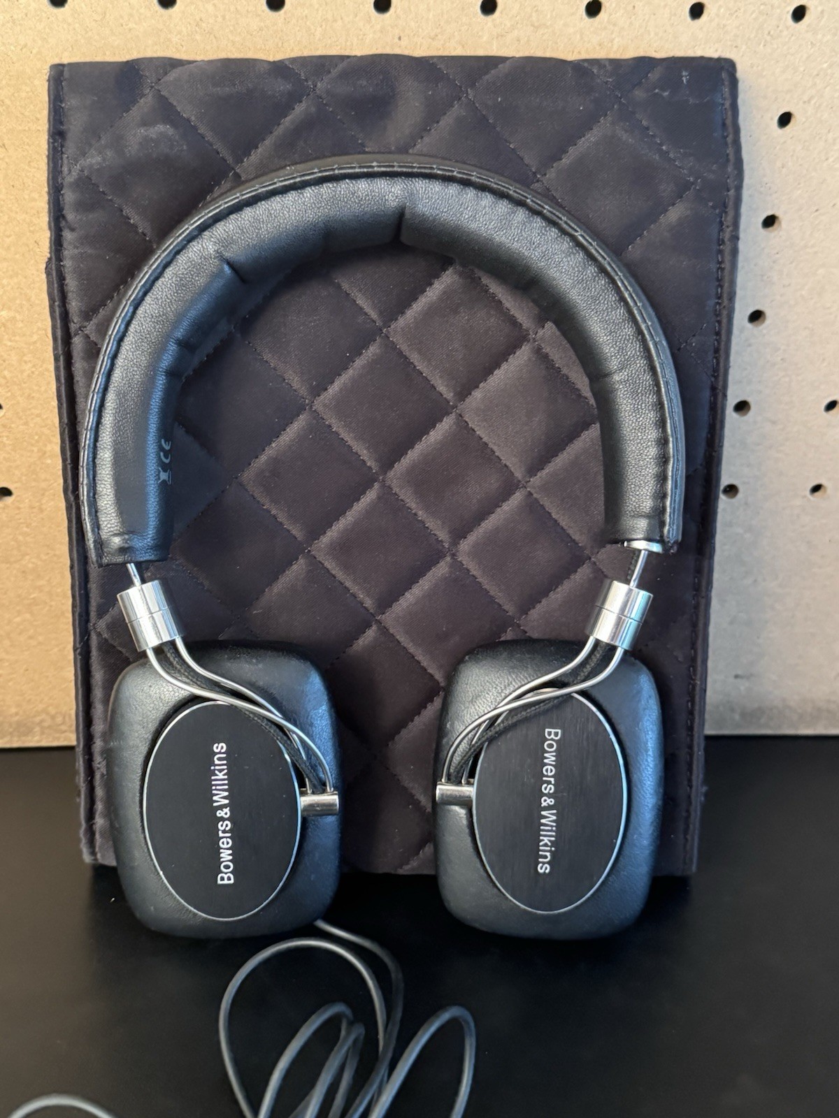 Bowers & Wilkins P5 Wired On-Ear Headphones w/ Case **READ**