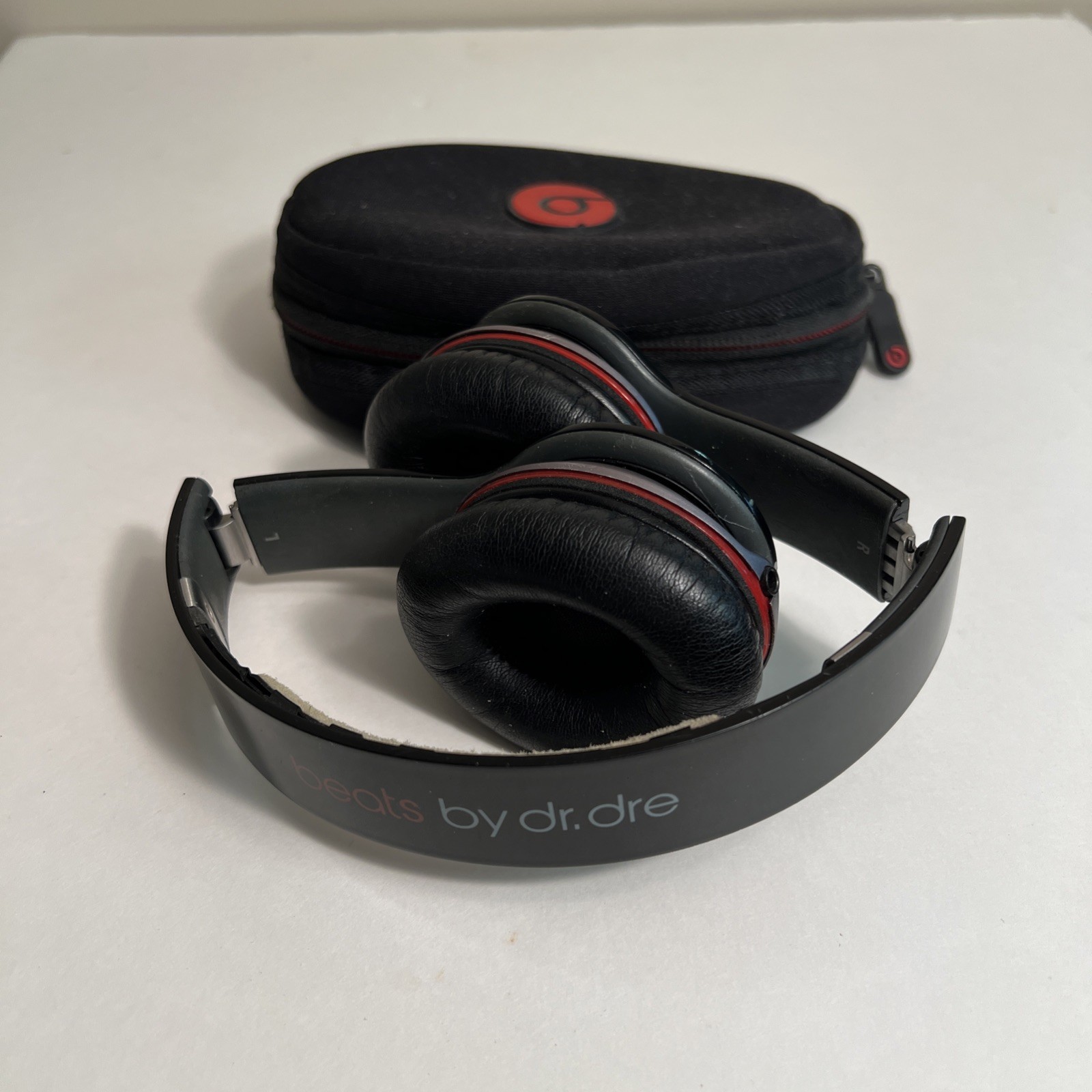 Beats Dr Dre Solo HD Compact Folding Headset F2212 in Soft Zipper Pouch NO CORD