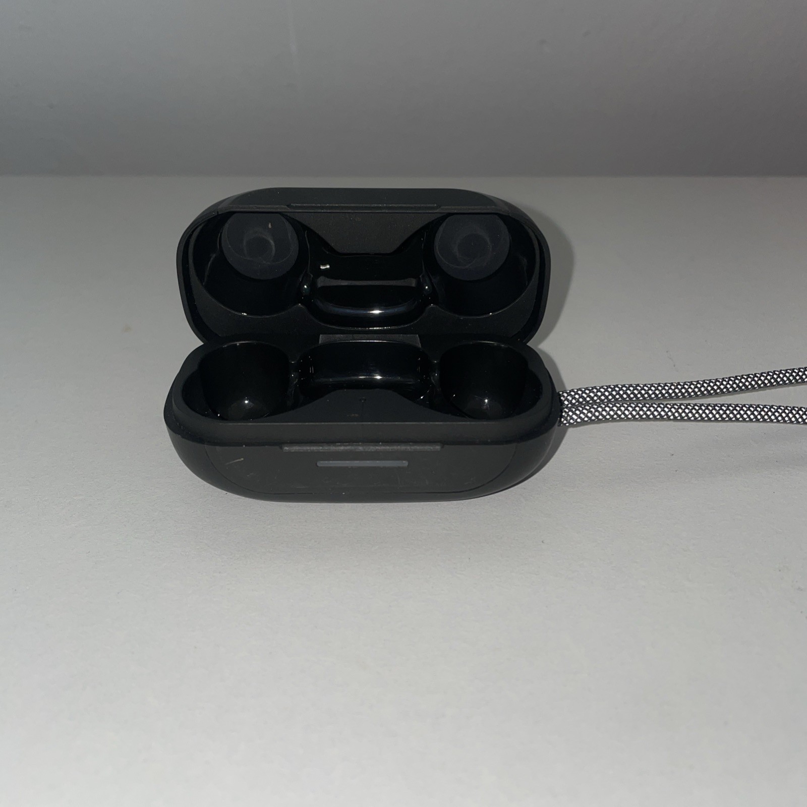 JBL Reflect Aero True wireless charging case- Black