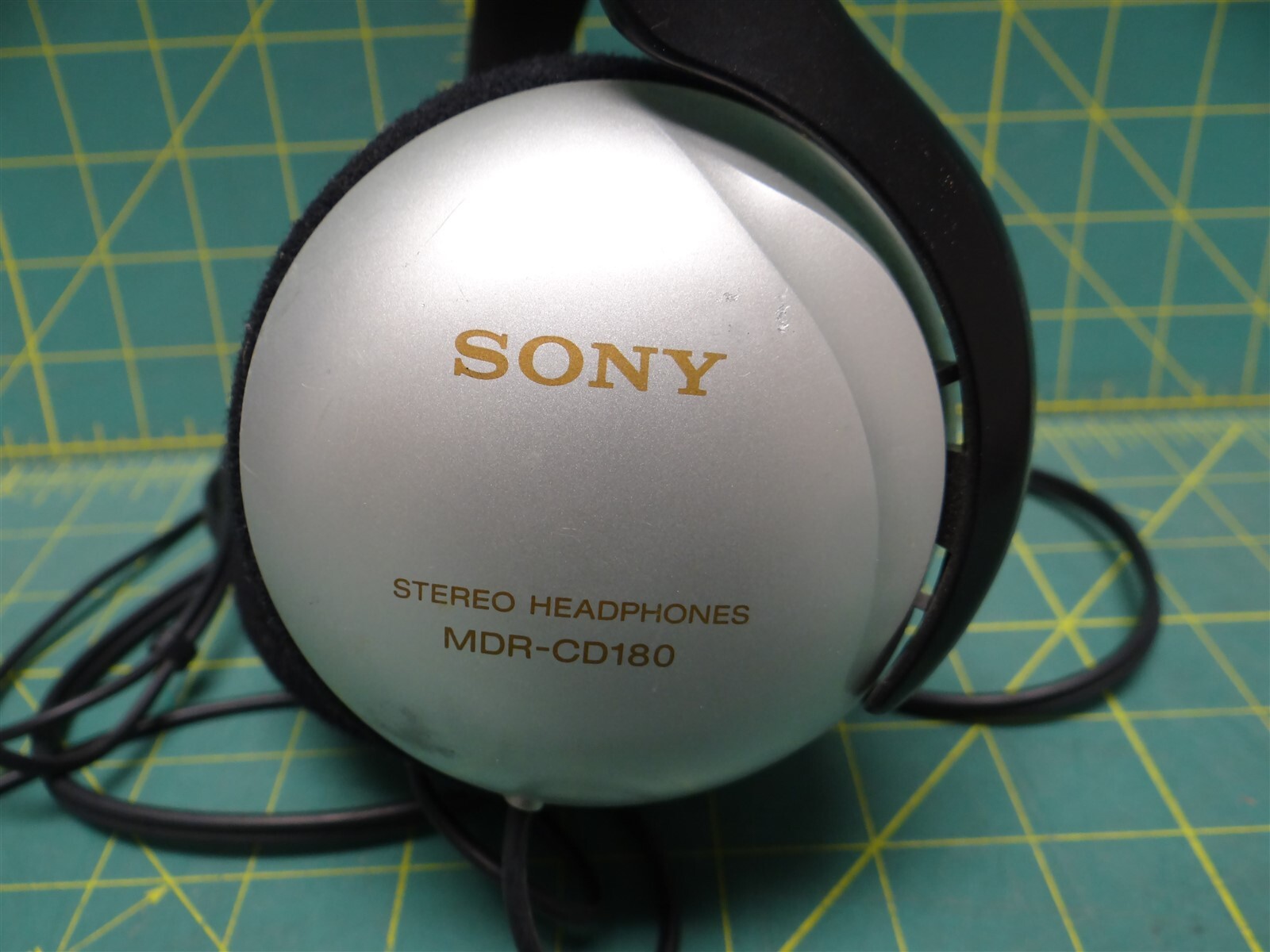 Sony MDR-CD180 CD Series Headphones with 30 mm Drive Units Closed-Back Wired