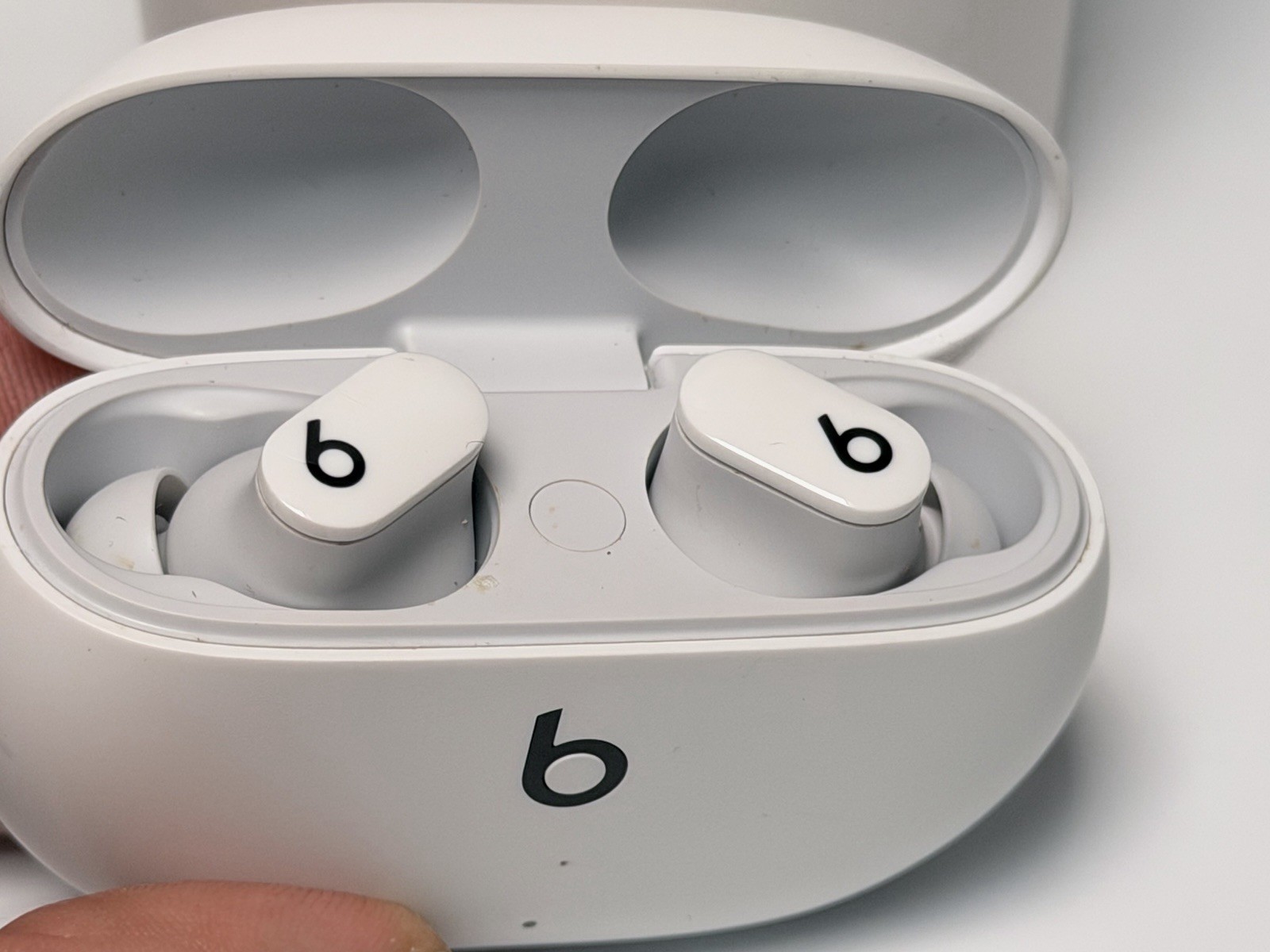 Beats by Dr. Dre Studio Buds – White – A2514