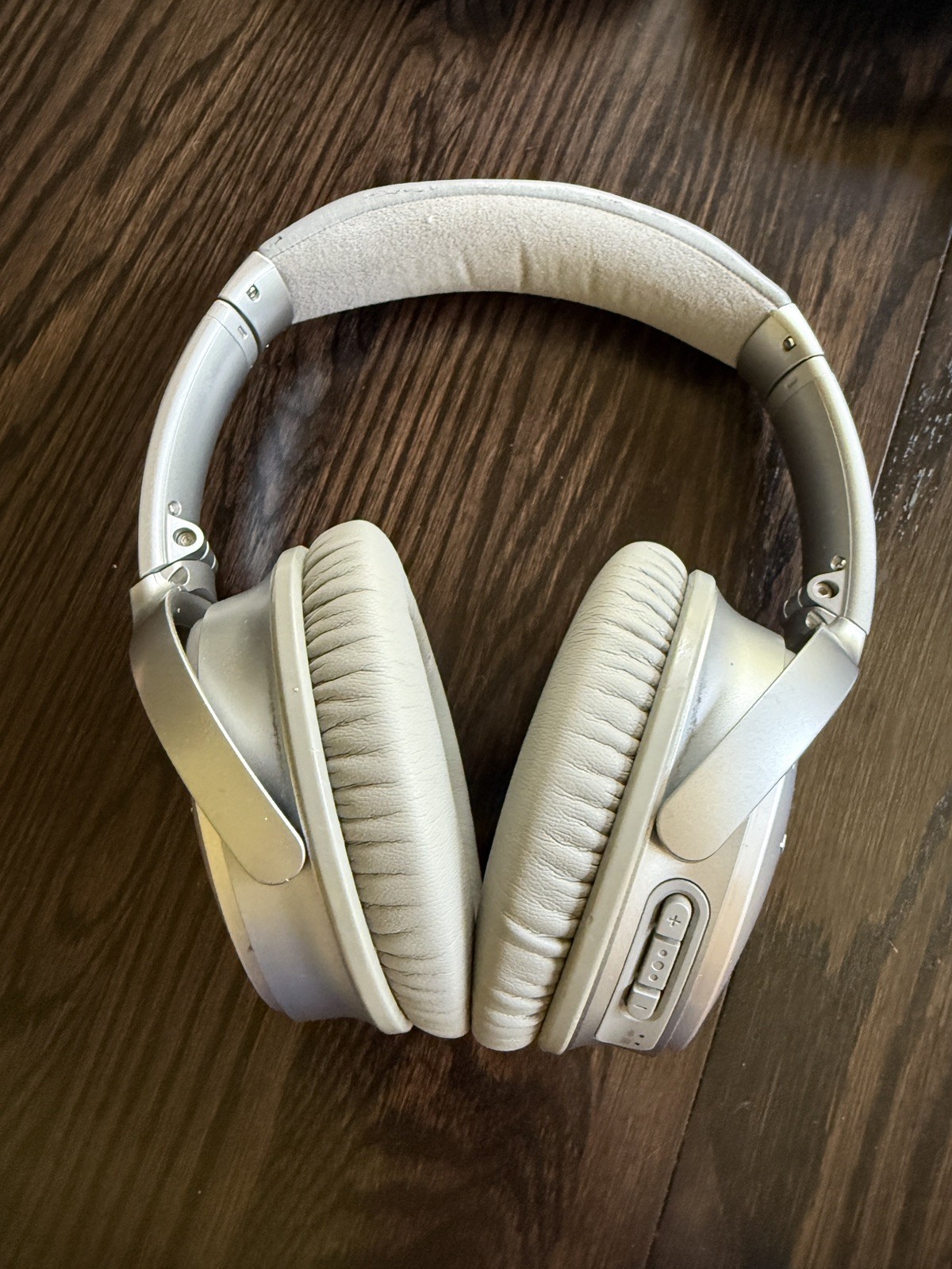 Bose QuietComfort 35 Over the Ear Wireless Headphones – Silver