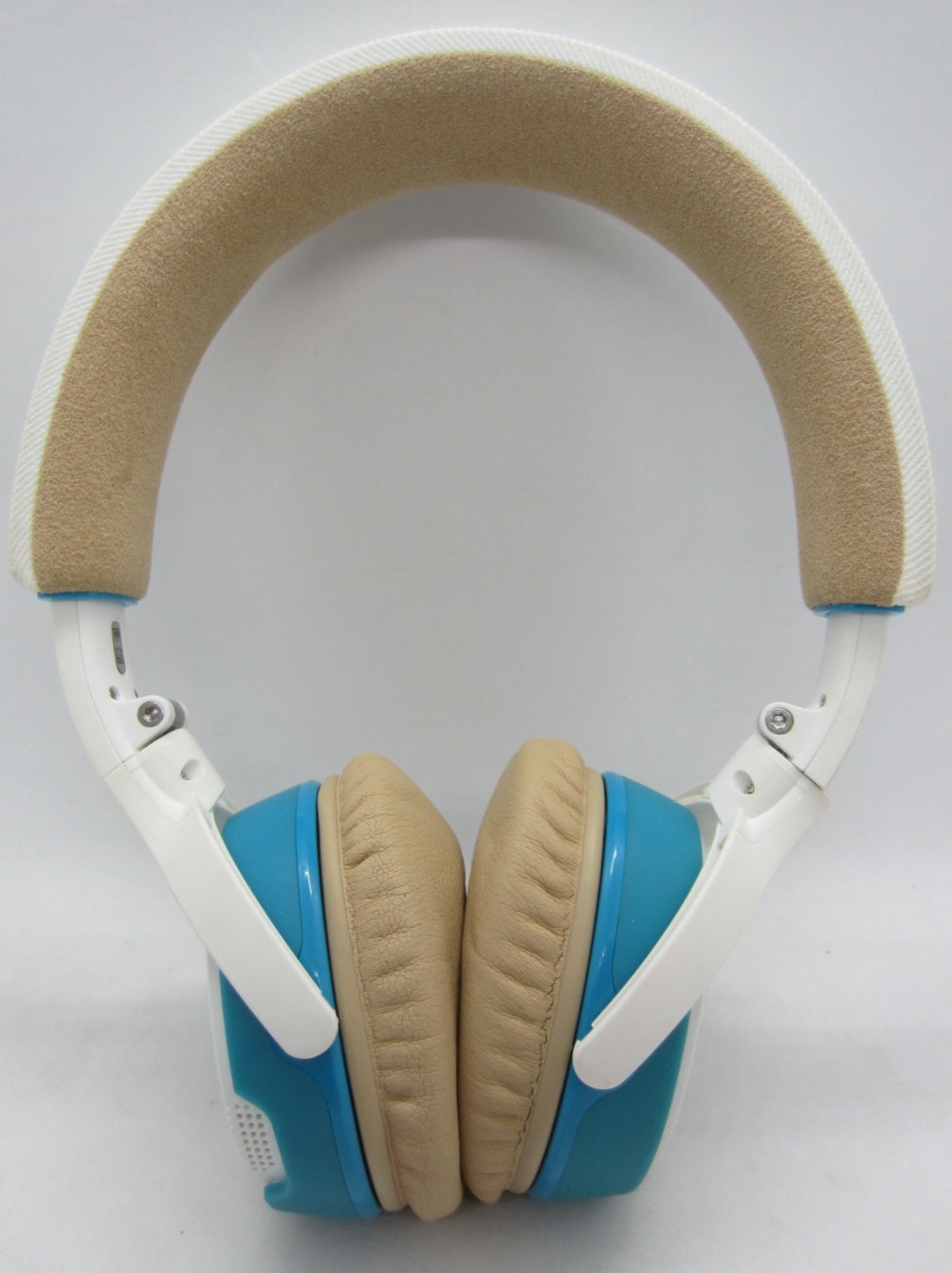 Bose SoundLink On-ear Bluetooth Headphones (white and Blue) Wireless Kit Bundle
