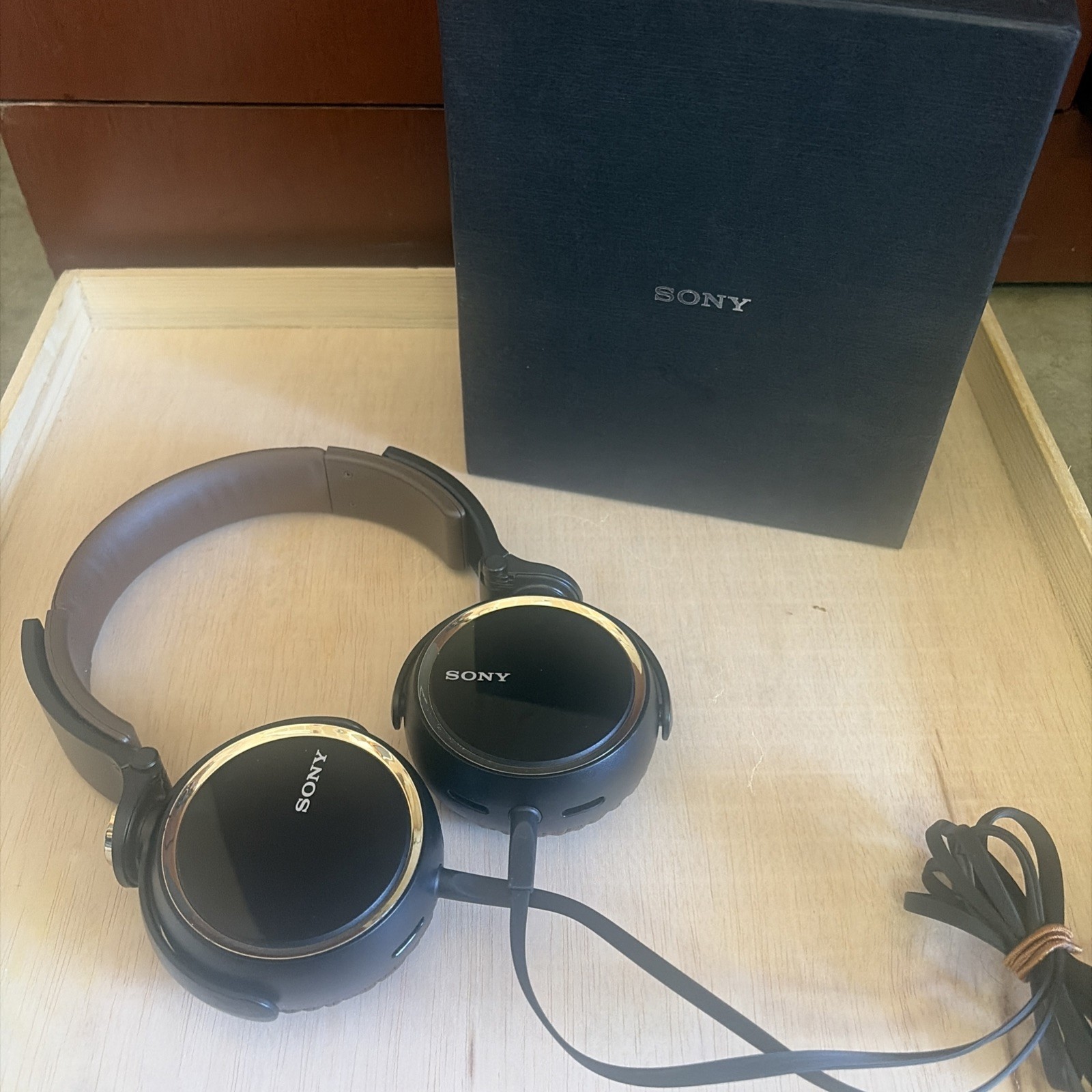 Sony MDR-XB600 Extra Bass Wired Over Ear Headphones Black Brown w/ Box Cable