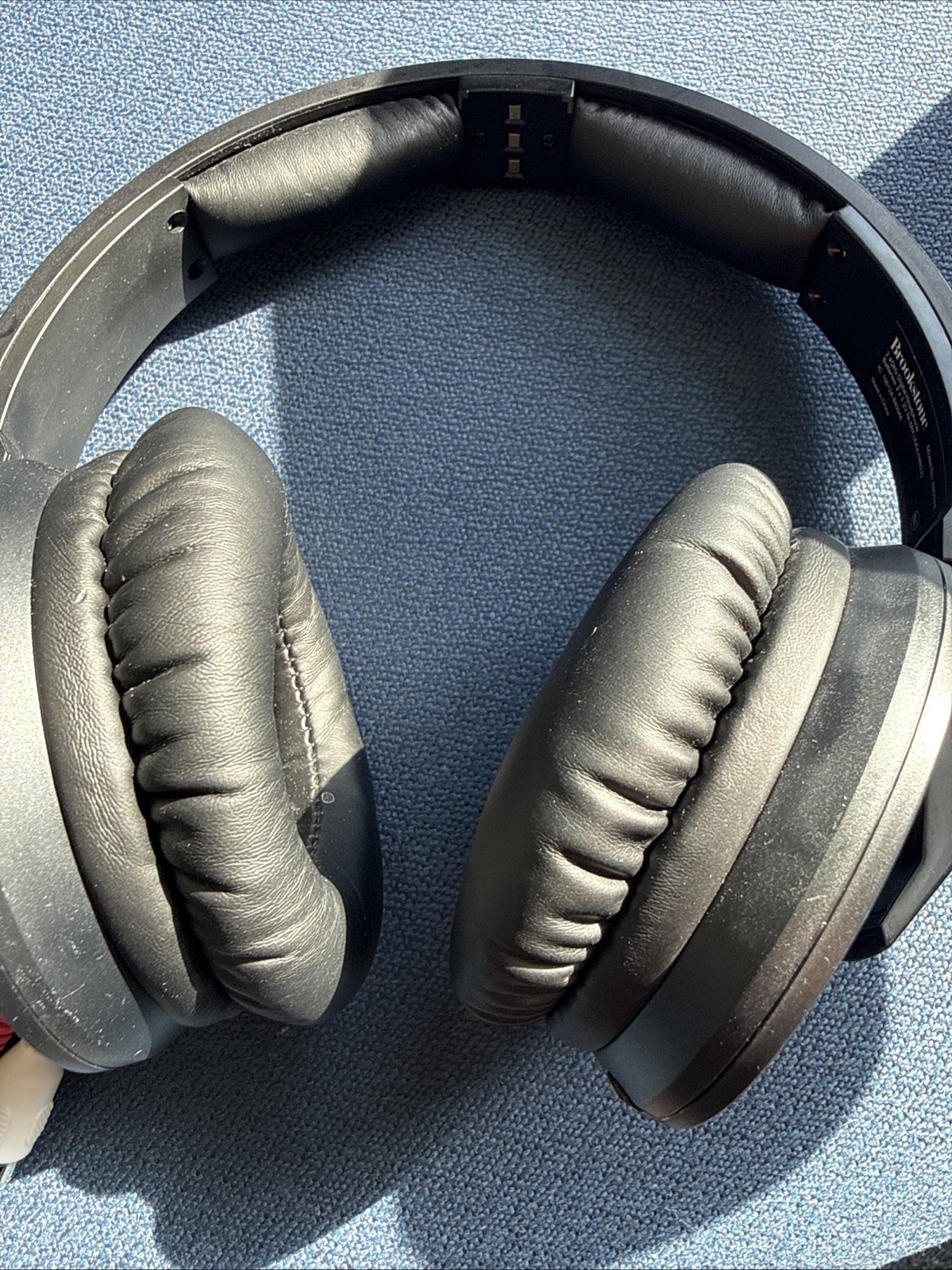 Brookstone 2.4 GHz Digital Wireless TV Headphones Over Ear, Noise Reduction