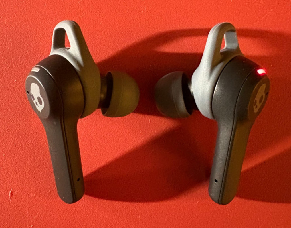 Skullcandy True Wireless In-Ear Earbud – True Black with Charger -Tested – Used