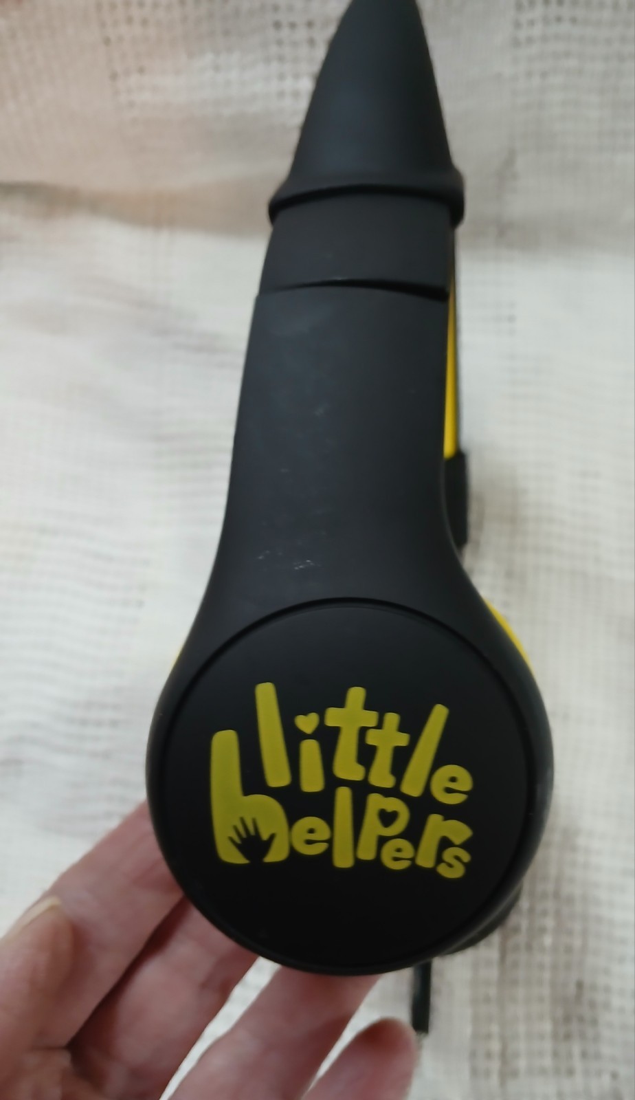 LilGadgets Connect+ Style wired kids’ headphones in black and yellow.
