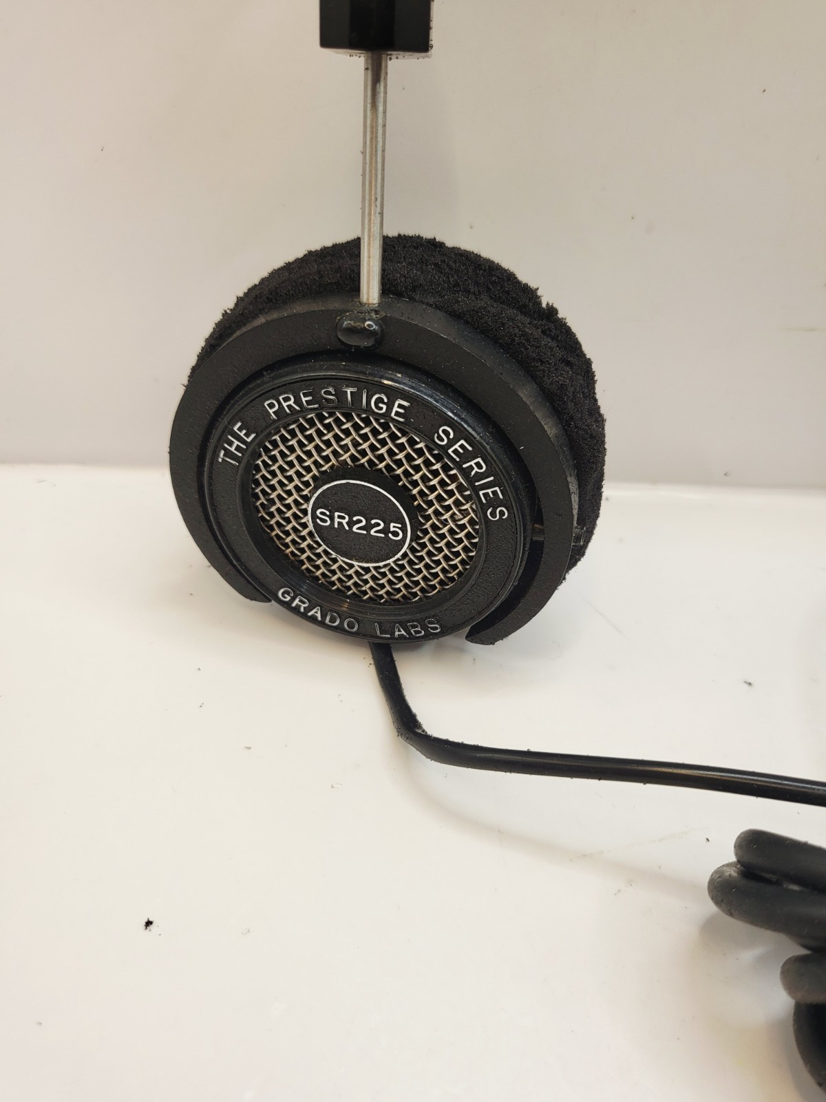 Grado Labs SR 225 Prestige Series Headphones – NEED NEW EARPAD