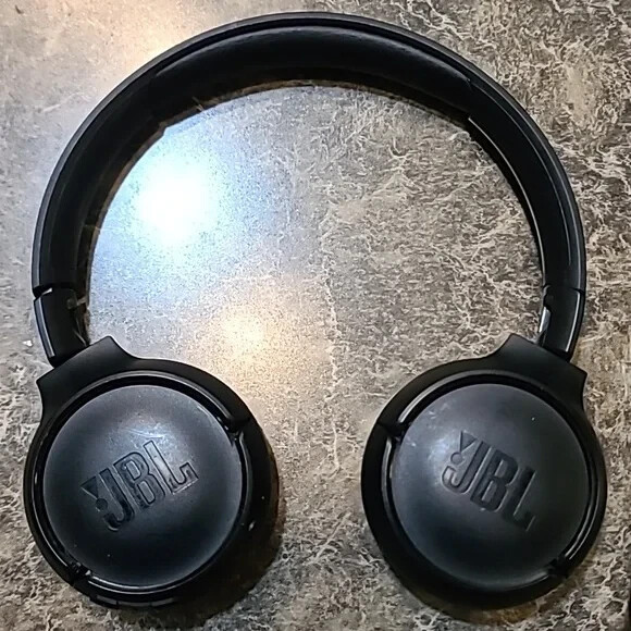 JBL TUNE520BT Wireless On-Ear Bluetooth Audio Headphones JBLT520BTBLKAM Black