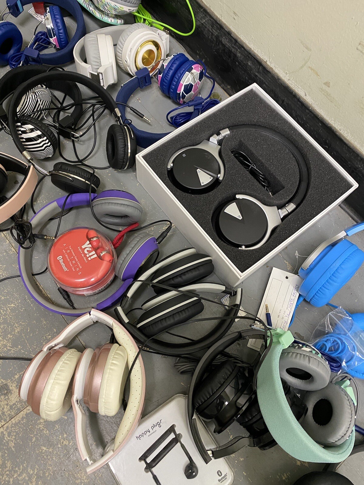 Bulk Wholesale Amazon Lot Of 29 On-Ear Headphones