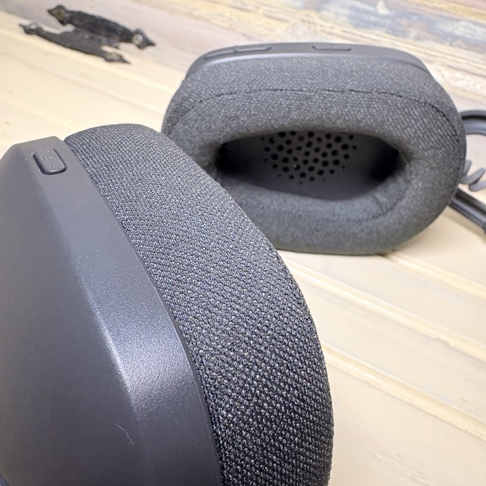 Logitech Zone Vibe 125 Bluetooth Headphones With Foldable Microphone EUC
