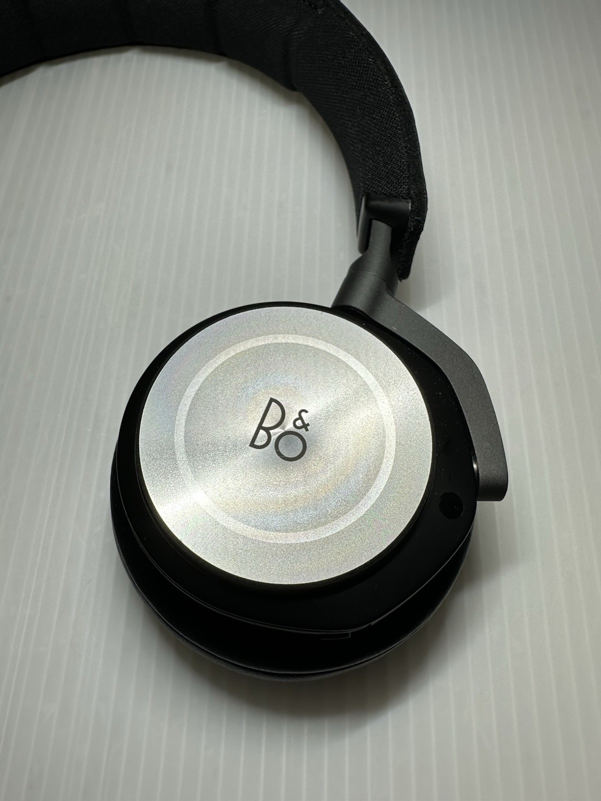 Bang & Olufsen Beoplay H9 Over the Ear Wireless Headphones – Gray/Black Matte