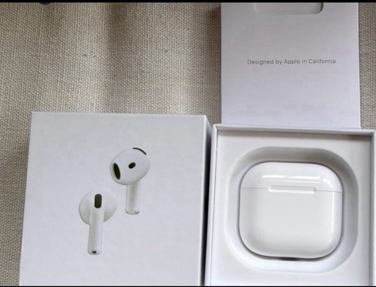 Apple AirPods White In-Ear Wireless Bluetooth Earbuds w/ Lightning Charging Case